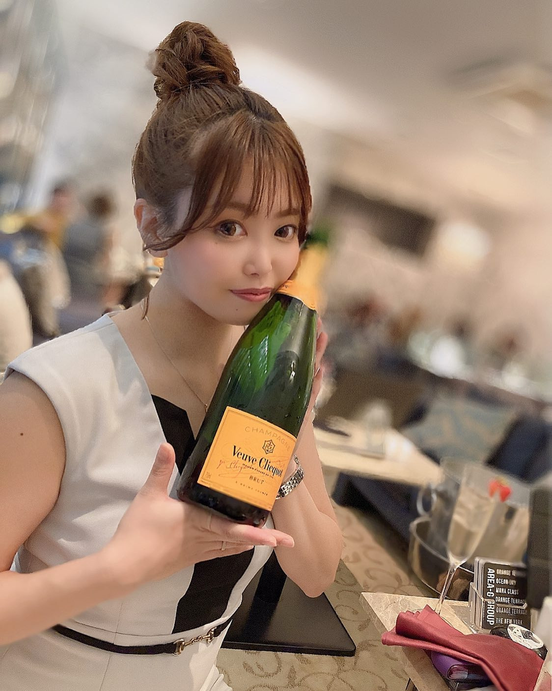 仲良しのお客様が初めてシャンパン入れてくれたよ☺️🥂
ご飯のときから今日はシャンパン入れるね！って言ってくれて
有言実行嬉し過ぎた🌟！
いつもありがとう☺️🎀
これからもよろしくねっ✌️😚
.

#エリアG #エリアGグループ #モナクラス #モナクラス札幌 #モナクラス札幌あい
#ニュークラブモナクラス札幌
.
.
#キャバクラ #キャバ #キャバ嬢 #キャバクラ嬢 #すすきのキャバクラ #すすきのキャバ嬢
.
#ニュークラ #ニュークラブ #キャバキャバ #すすきのニュークラ #すすきのニュークラブ
