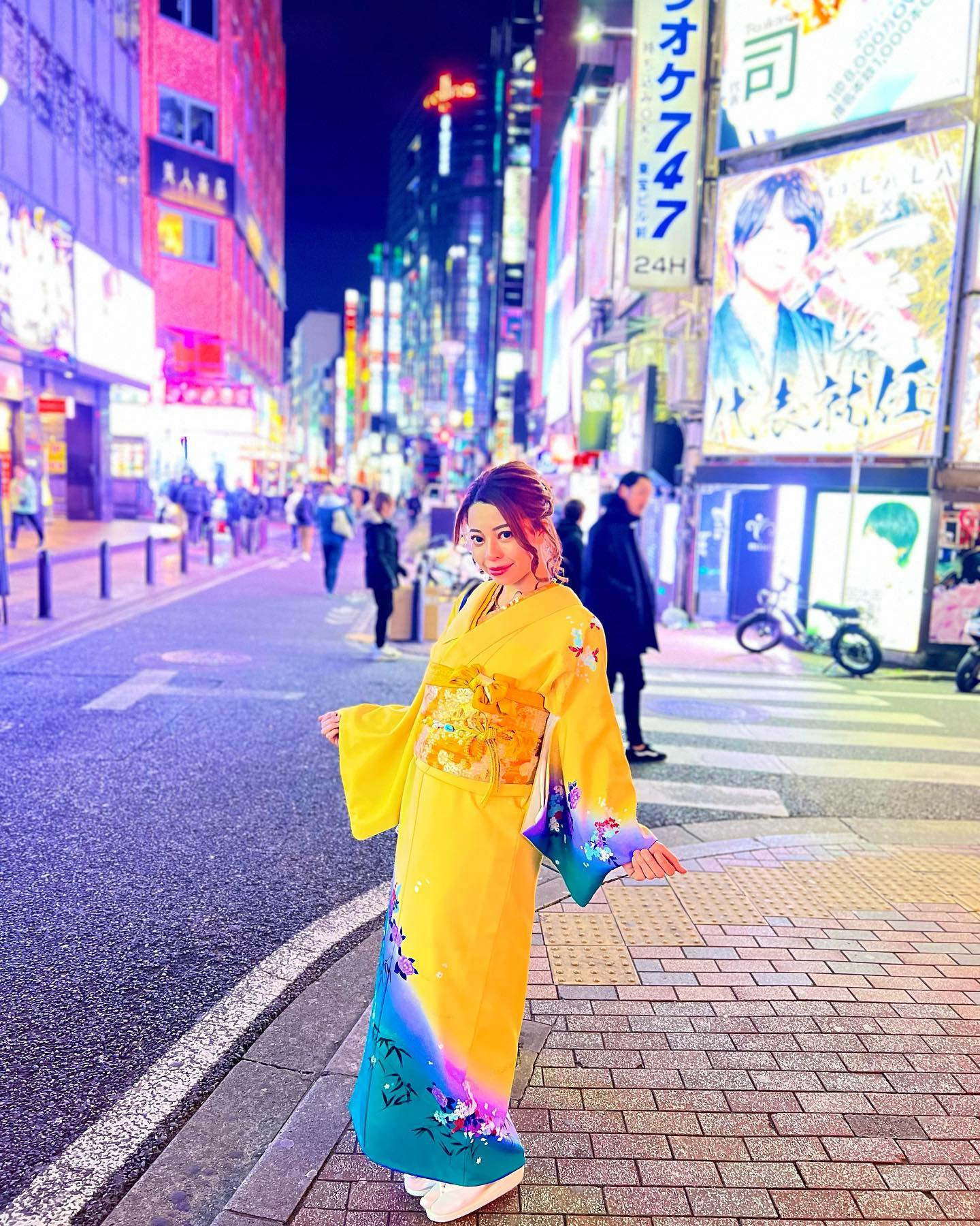 この前の着物イベント👘💕❤️
だれも着てない黄色にしたよん🥰めっちゃ可愛いし着物似合うって言われて嬉しかった😘

#着物 #着物ヘア #着物コーディネート #着物イベント #歌舞伎町 #歌舞伎町キャバ嬢 #歌舞伎町グルメ #歌舞伎町キャバクラ #キャバクラ #キャバクラドレス #水商売 #いいね返し