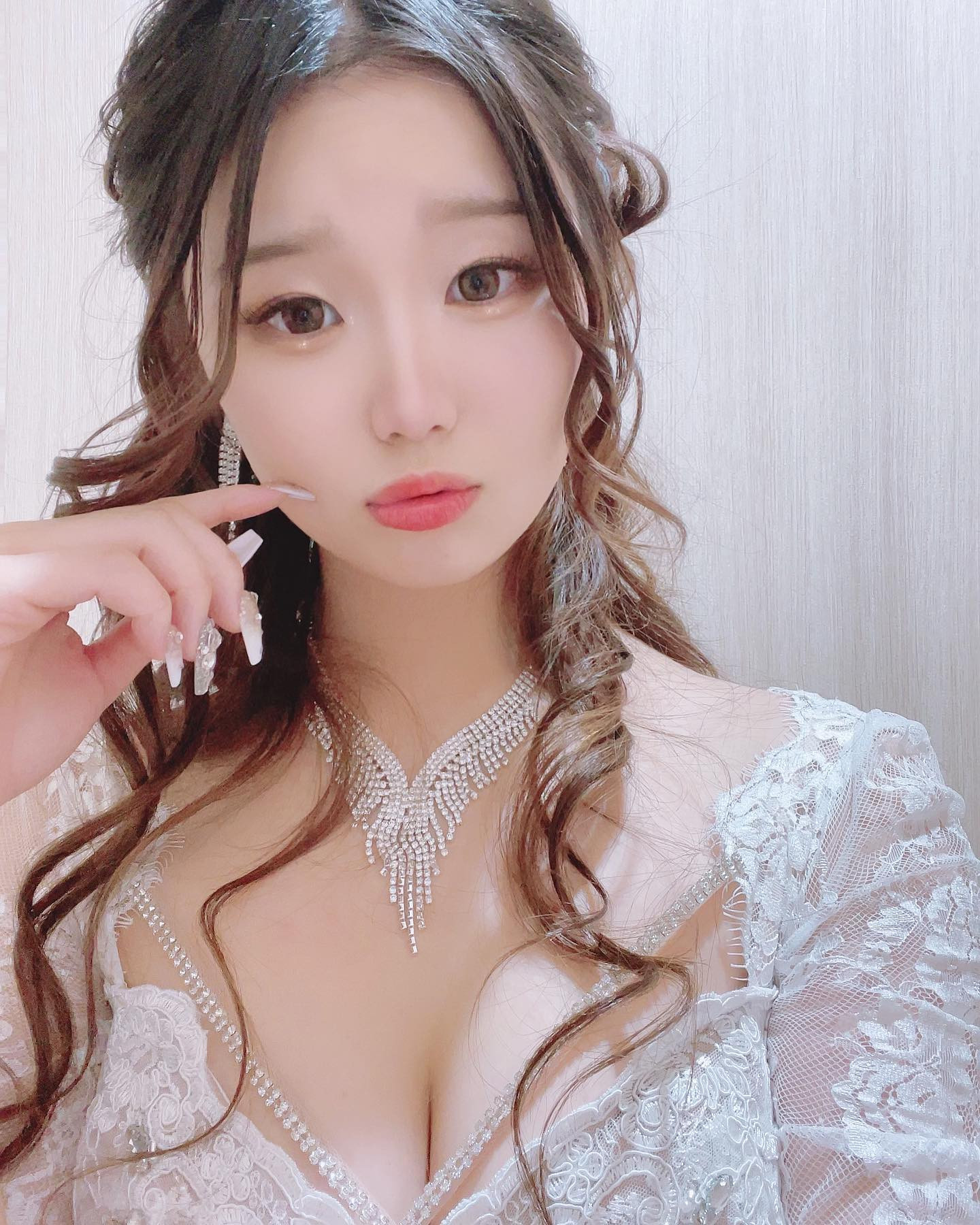 本日21時から出勤です🐻🤍

2日間ほぼ引きこもってたのでお酒待ってます♡

 #ドレス  #キャバドレス