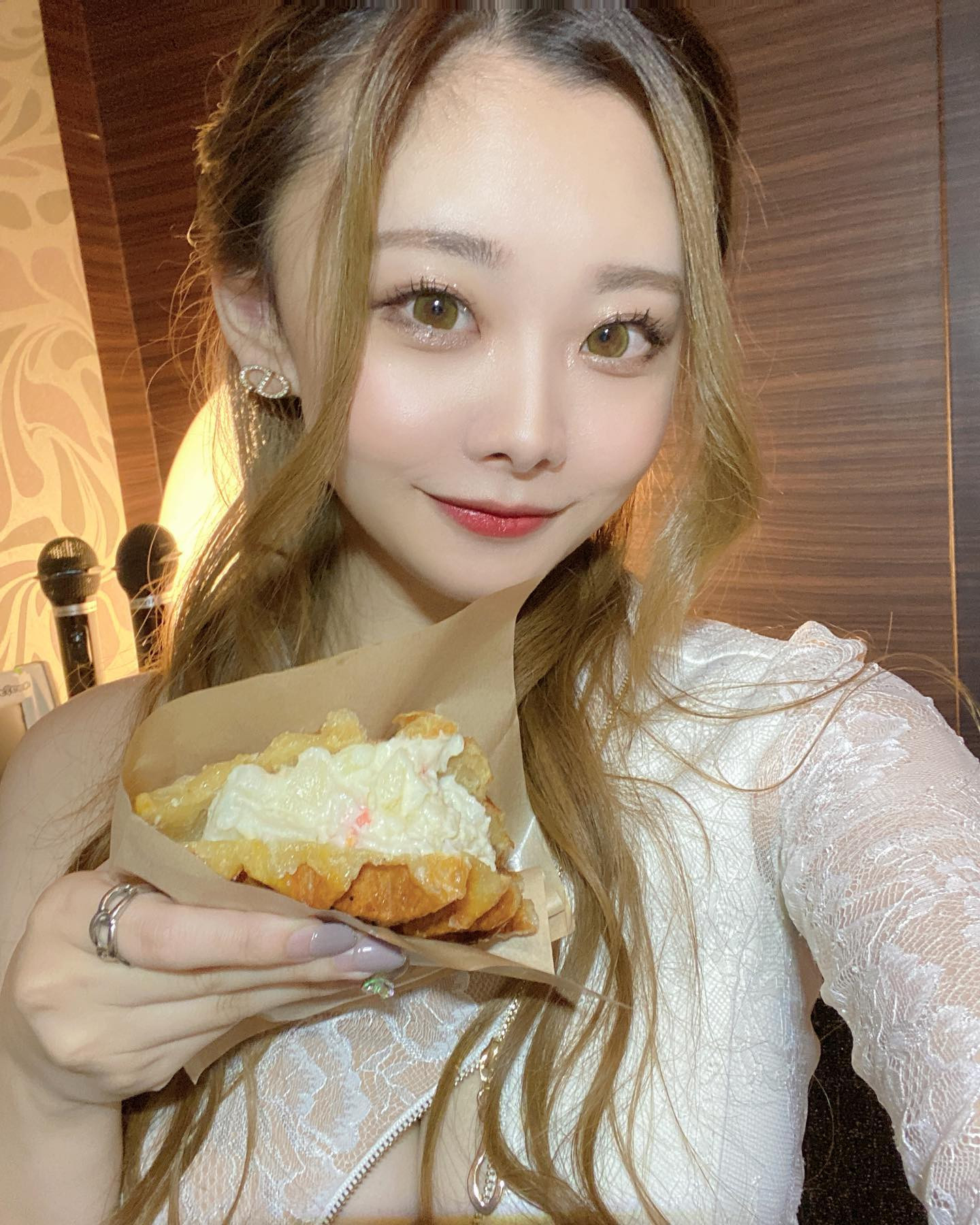 今日から2月〜〜〜2月も頑張って生きていこうと思います〜〜〜

今年入ってからあんまりいい事まだないから多分おみくじ大凶(まだ引いてない)

#すすきの #ススキノ #札幌 #北海道 #リーマンズバー #アテイン #ニュークラ #キャバ嬢 #ホステス #夜職 #rymansbar #お酒 #ラウンジ #ガールズバー #シャンパン #いいね返し #自撮り #かわいい #歌舞伎町 #中洲 #祇園 #北新地 #錦 #ミナミ #六本木 #銀座 #ヘアメイク