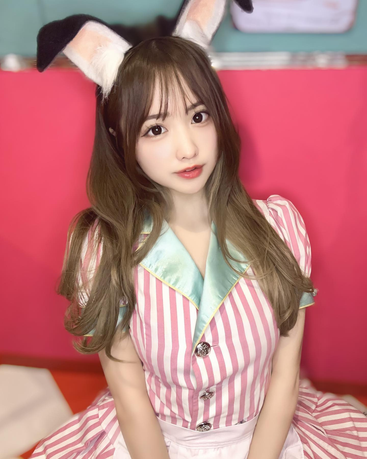 ラブラビで初の
コンカフェゲスト出勤でした🐰

会いに来てくれた方、
ドリンクやチェキ、ブロマイド等を
頼んでくれた方もありがとうございました🤍

緊張していたけど、優しいダイナー様
のおかげで楽しい1日になりました🍕

わからないことだらけでキャストさん達には
ご迷惑をおかけして申し訳ありません߹~߹
優しく教えていただきありがとうございます߹~߹

お話の合間にお酒を取りに行ったり
チェキを撮ったり、普段働いてるお店では
黒服さんがしてくれるようなことも
コンカフェのキャストさん達は
全部自分達でやっ