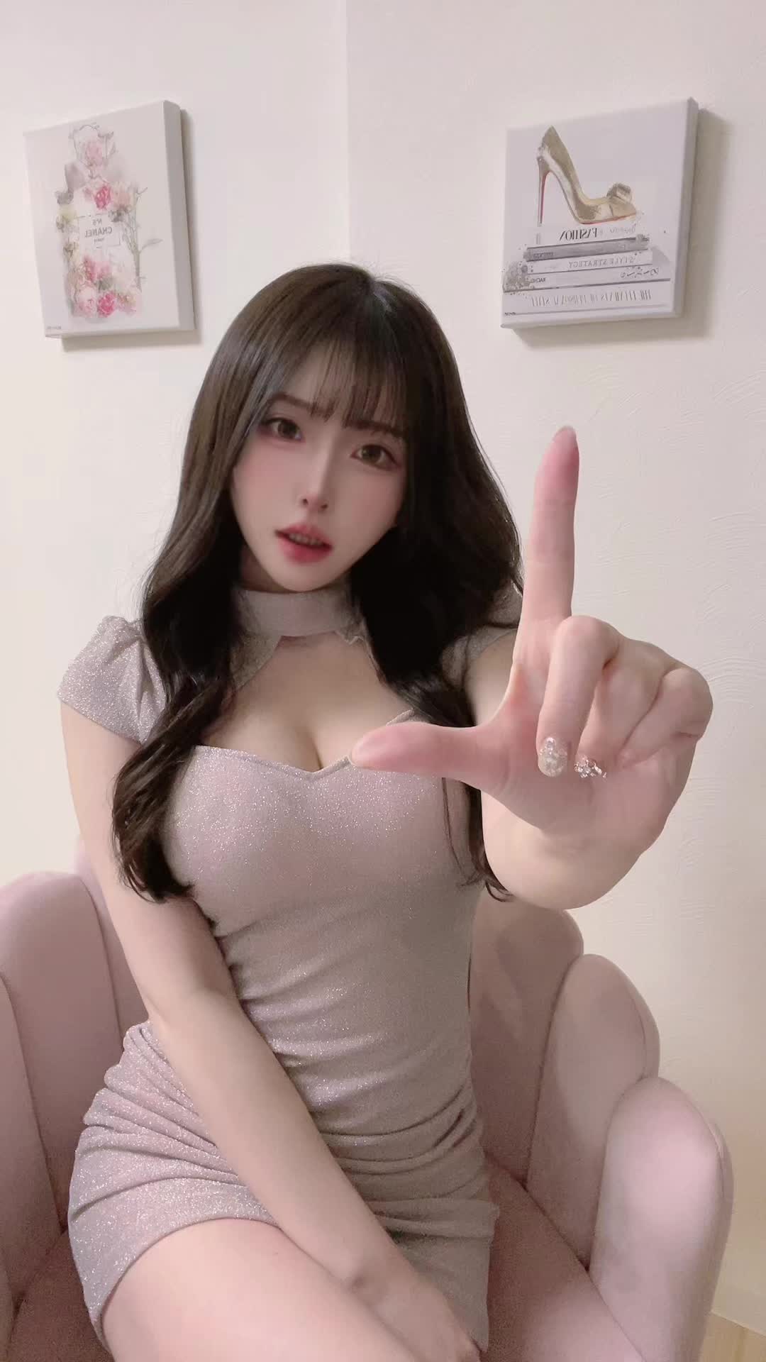 このフィルター韓国人になれる！ パットが気になるドレスだなー#スウィートスマイル #おすすめ