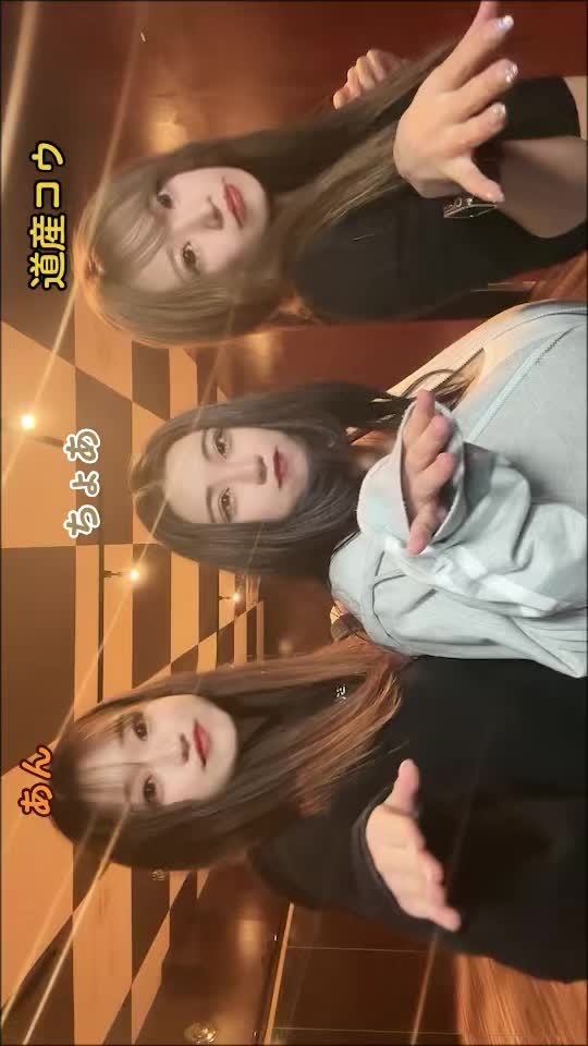 最初可愛くしようと思って頑張っても、誰か1人変顔すると友達やってる以上、のらないわけにはいかなくなるやん〜爆笑🤣 . #道産コウ #北海道のコウちゃん #鈴鐘 #ベルベ #bellve #Nプレイスビル #Nプレイスビル7F #キャバクラ #ニュークラブ #ニュークラ #ナイツ #ナイツネットで検索 #ホステス #キャバ嬢 #すすきの #北海道 #札幌 #歌舞伎町 #六月木 #銀座 #北新地 #可愛い #ミニドレス #キャバ嬢ドレス #ビジョビ