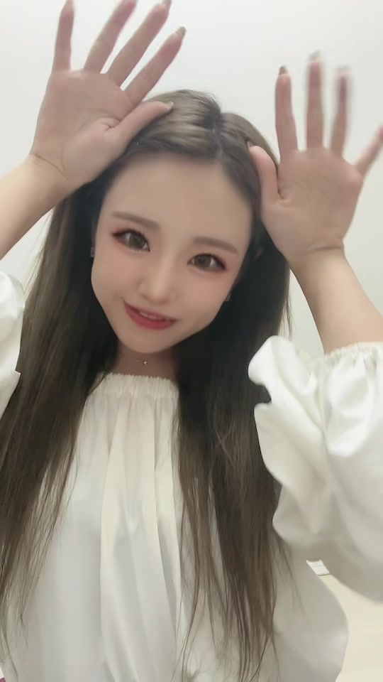 癖の強い髪の毛なので私はこうやってピンで癖つけてから髪の毛セットをします🧏🏻‍♀️🧏🏻‍♀️🧏🏻‍♀️ #ヘアセット #ヘアセット前 #道産コウ #北海道のコウちゃん #鈴鐘 #ベルベ #bellve #Nプレイスビル #Nプレイスビル7F #キャバクラ #ニュークラブ #ニュークラ #ナイツ #ナイツネットで検索 #ホステス #キャバ嬢 #すすきの #北海道 #札幌 #歌舞伎町 #六月木 #銀座 #北新地 #可愛い #ミニドレス #キャバ嬢ドレス #ビジョビ