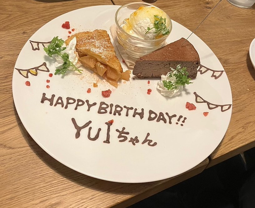 おたんじょうび会🫶❤️
.
.
@_yuyuyu2 ゆいぴーおめでとうおめでとう😍
喜んでもらえてうちもうれしかった🫶
そんで私まで@_k_0925 からプレゼントいただいてしまって💝
ほんといつもありがとうね🥺✨
.
.
最近3人楽しくてずっと話してられるすき🫶つぎは三月🌸
.
.
.
.
.
.
.
.
.
.