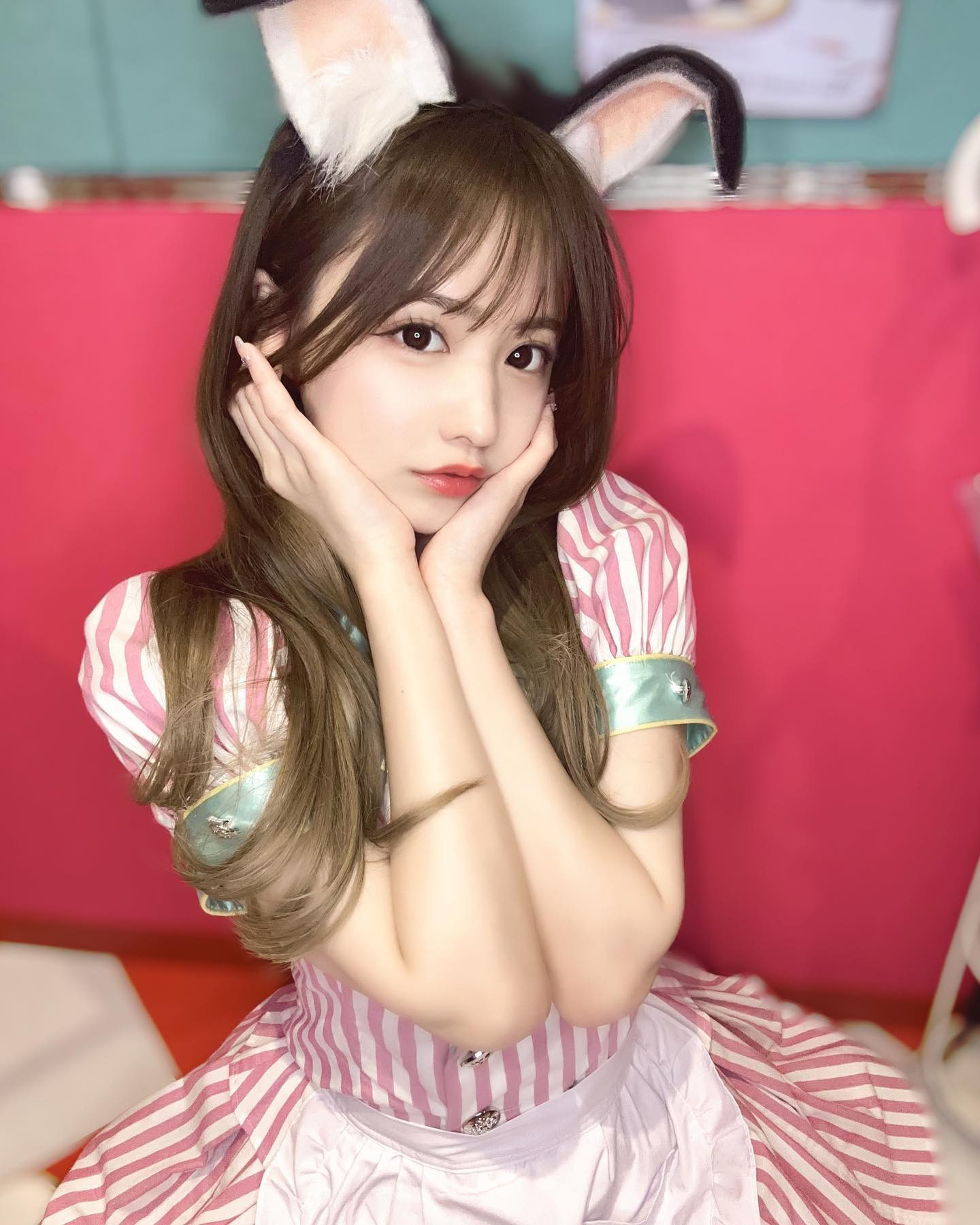 🐇🎀
.
.
エムホールデムっていう
ポーカーのゲームアプリ始めたよ🎮
.
可愛いキャラ選べるのが好き♡
.
.
あ、あとこの間のイベントの
チェキの落書きできてます✍🏻
.
リーマンでお渡しするか
ラブラビに置いておくので
取り来て貰えると嬉しいです✨
.
.
#華咲かのん #キャバ嬢 #ニュークラ嬢 #すすきのグルメ #北海道観光 #北海道ディナー #可愛い女の子 #清楚系 #ベビーフェイス #童顔巨乳 #あざとい #可愛 #ビジョビ #チチスタグラム #自撮り女子 #隠しきれないヲタク #コスプレ