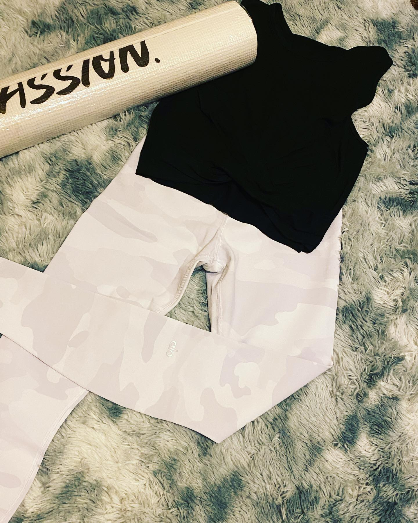 alo♡

奇跡的に今日から札駅でPOP UPやっていたみたいっ♪
ヨガマットと上下ジムで着る用のgetしました♡
ダイエット頑張ろっと‼︎🔥

#すすきの #シャチグループ #シャチスタ #赤門倶楽部 #椿姫なみ #キャバ嬢 #キャバクラ #すすきのキャバクラ #歌舞伎町 #六本木 #銀座 #中洲 #北新地 #水商売 #バイト募集中 #求人 #アルバイト #高収入 #夜職 #キャスト募集 #体入 #ガールズバー #ポケパラ #美容 #オシャレ #ダイエッター #ダイエット #alo #ヨガ #ジムウエア