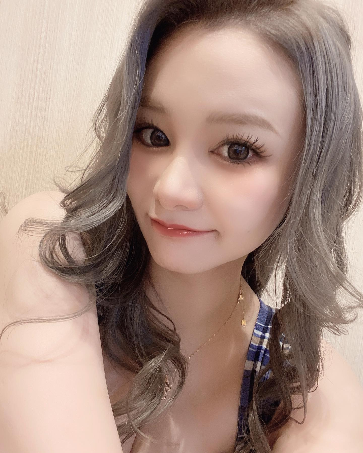 指名本数レース中なのでお助けください🙇‍♀️💕
珍しく予定もないのに20時出勤したっ‼︎
早く出勤すると絶対暇なんだよなぁ、、
早く出勤して良かったなって思ってみたい🥺笑

@akamonclub 
@shachigroup_ 

#すすきの #シャチグループ #シャチスタ #赤門倶楽部 #椿姫なみ #キャバ嬢 #キャバクラ #すすきのキャバクラ #歌舞伎町 #六本木 #銀座 #中洲 #北新地 #水商売 #バイト募集中 #求人 #アルバイト #高収入 #夜職 #キャスト募集 #体入 #採用 #女子大生 #