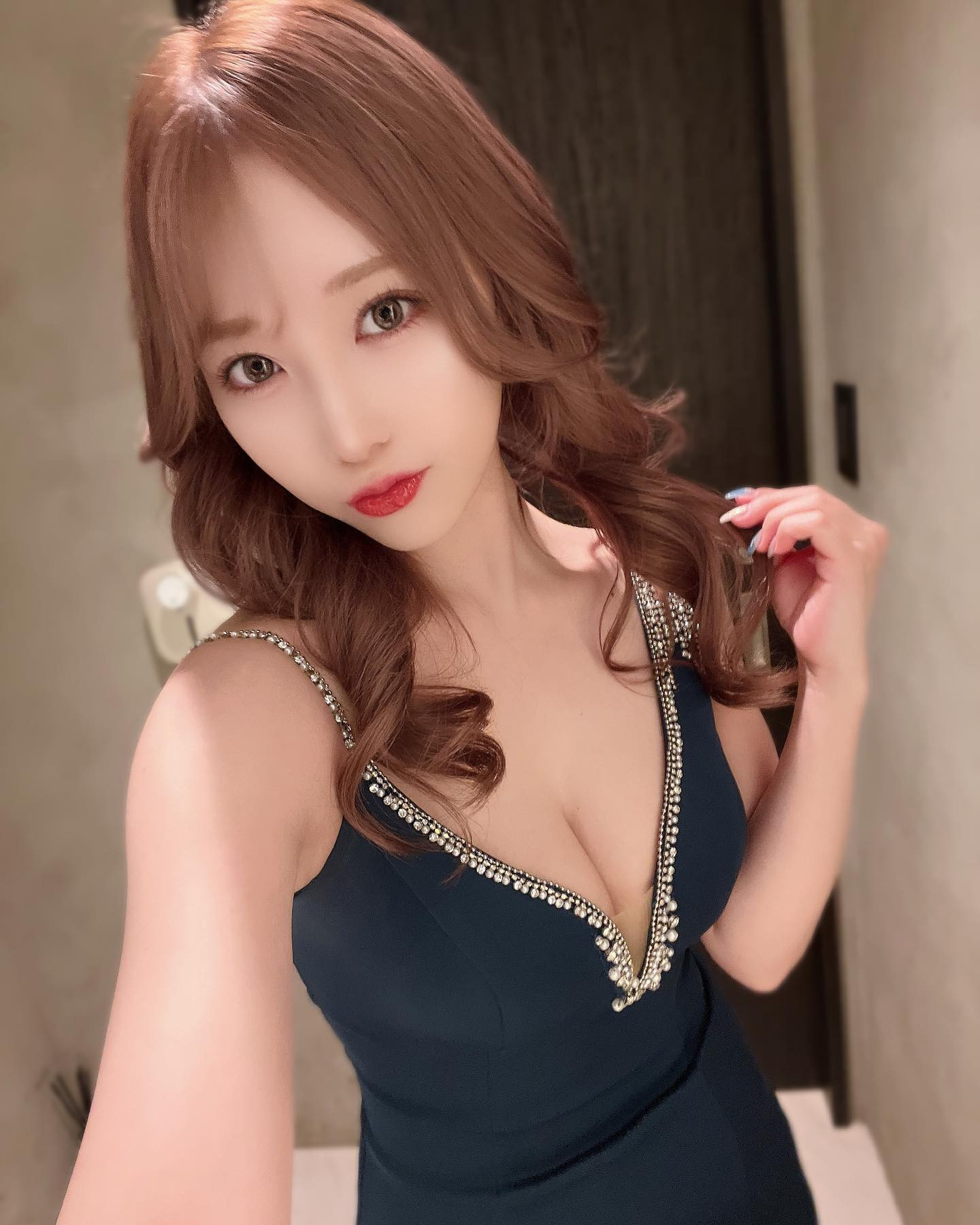 このドレスが着られなくなったらダイエット本気の時。
.
.

#新潟 #新潟駅前 #Ludan #club_ludan #キャバ #キャバクラ #クラブ #ラウンジ #新潟ナイトナビ #きゃばきゃば #ポケパラ #ナイツネット  #ナイトビジネス  #夜蝶 #夜職 #キャバ嬢  #キャバスタグラム #飲み屋 #お酒  #シャンパン #ドレス #followme #l4l #フォローミー @cabazukan #指名するならキャバ図鑑 @777zukaan777 @777cabasuta777  #美女