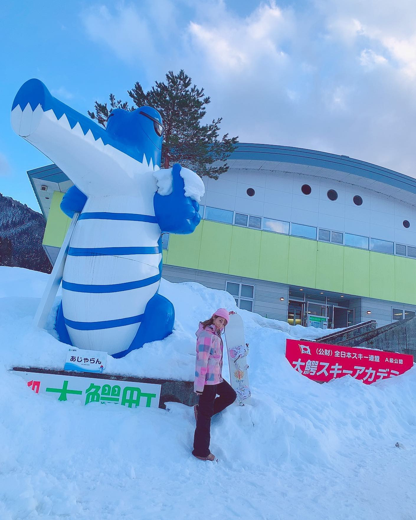大鰐スキー場🐊️❄️
相棒と🏂💓
今シーズン最初で最後だったけど
その分すごく特別な1日になってる☺️
貴重な想い出✨
来年は脚もしっかり本調子に戻して
もっと技もできるようになりたい🥹
*

#スノボ #スノボ女子 #スノボー女子 #スノボウェア #スノーボード #スノーボード女子 #スキー女子 #青森 #大鰐 #大鰐スキー場 #冬コーディネート #ナイキコーデ #ピンクコーデ #被写体モデル #撮影会モデル #ファッション通販 #キャバ嬢 #歌舞伎町 #池袋 #nike #snowboarding #