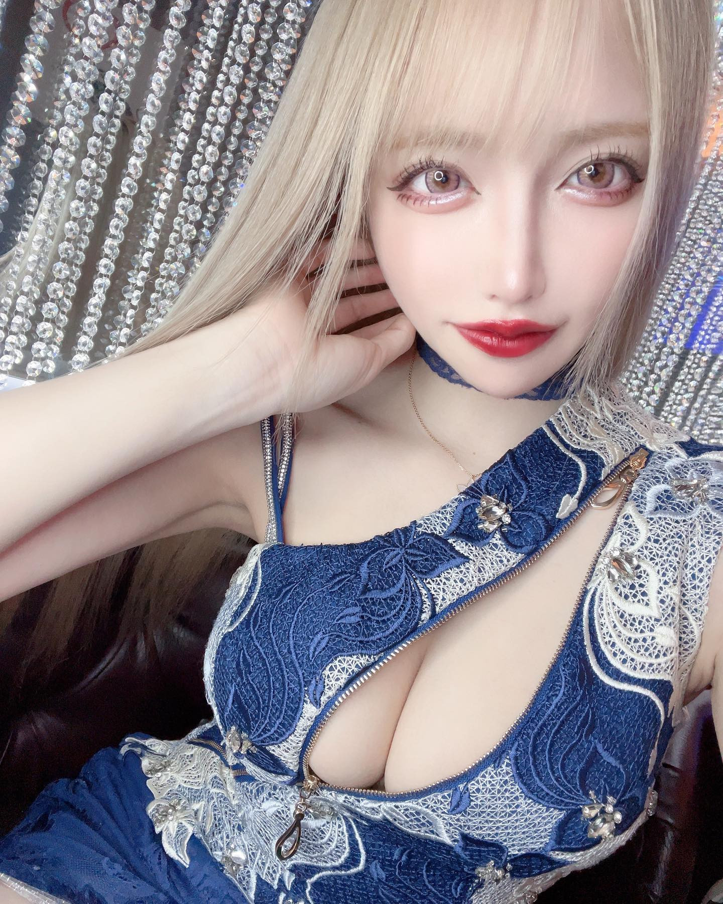 .
.
この胸が脈打つうちは君をまだ守っていたい
生きる意味なんてそれでいいの

もう一つ、もう一つって同じ涙を数えて
僕らはまたお互いを知るんだ
.
.