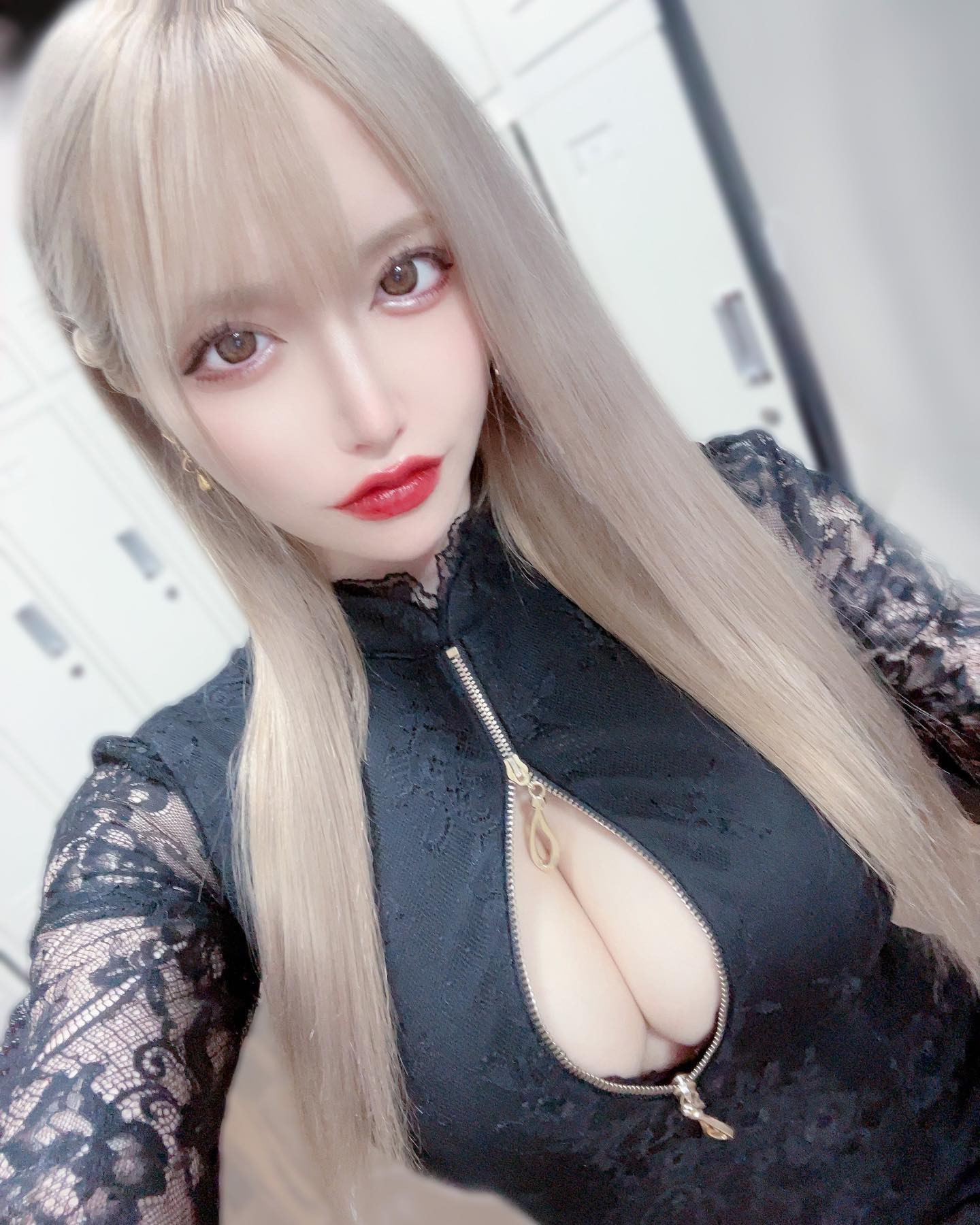 .
.
普通などない 正解などないLife,and I know
仮初まみれの日常だけど

ここに僕が居て あなたが居る
.
.