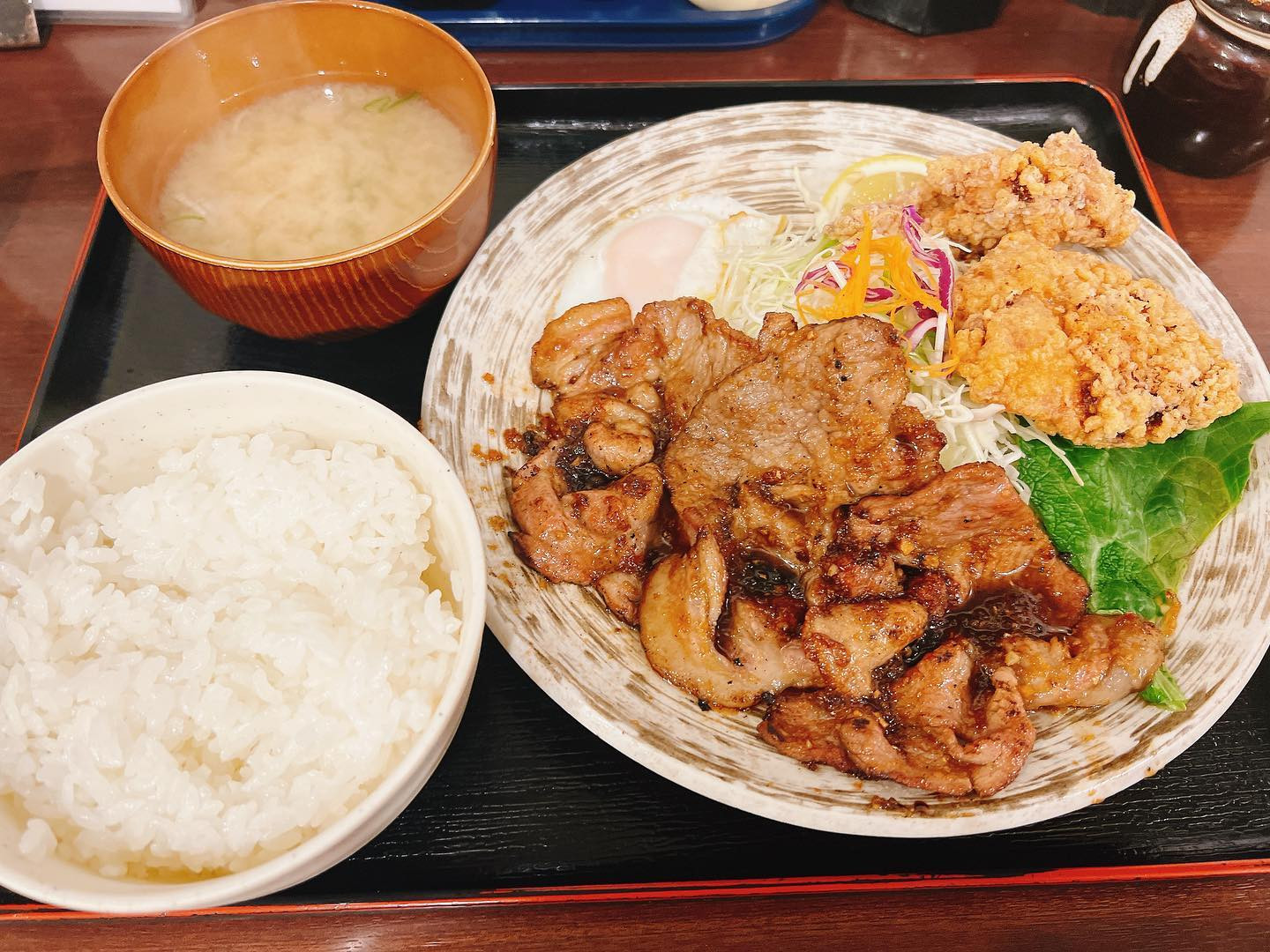 .

今日はお休みなので
整骨院行って定食屋さんにきました。
1人でふらっと入れる定食屋さんに感謝🤭

.