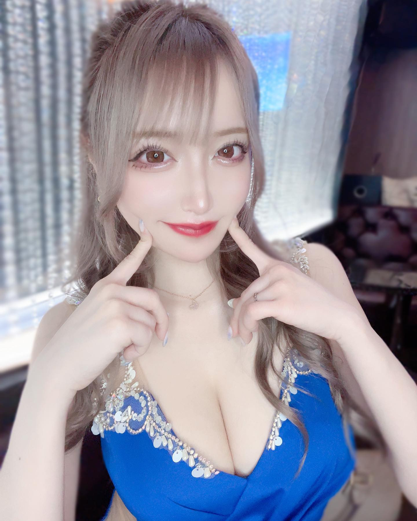 .
.
愛したっていいじゃないか
縛り 誰も 触れないよう

これも運命じゃないか
消える 消える とある愛世
.