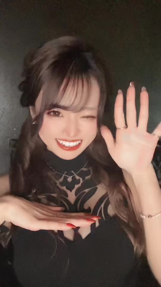 振りわかんなくて後輩踊ってくれてる優しい🥹💝 #道産コウ #北海道のコウちゃん #鈴鐘 #ベルベ #bellve #Nプレイスビル #Nプレイスビル7F #キャバクラ #ニュークラブ #ニュークラ #ナイツ #ナイツネットで検索 #ホステス #キャバ嬢 #すすきの #北海道 #札幌 #歌舞伎町 #六月木 #銀座 #北新地 #可愛い #ミニドレス #キャバ嬢ドレス #ビジョビ