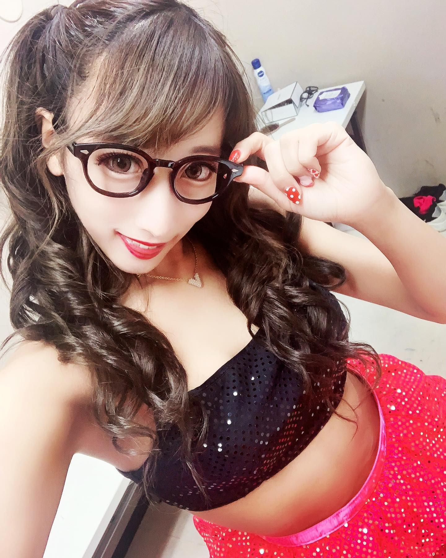 きゅぴーんっ(｀•ω•′)✧︎

#フェニックス #池袋フェニックス #ショークラブ #ショーキャバクラ #ショーダンサー #ダンサー #アイドル #キャバ嬢 #地下アイドル #歌舞伎町 #池袋 #ハーフツイン #ゴーゴーダンサー #インフルエンサー #衣装 #アイドル衣装 #ショーガール #ツインテール #showdancer #showgirl #idol #japaneseidol #showclub #ツインテールアレンジ #ハーフアップ #hairarrange #撮影モデル #ダンス #めがね