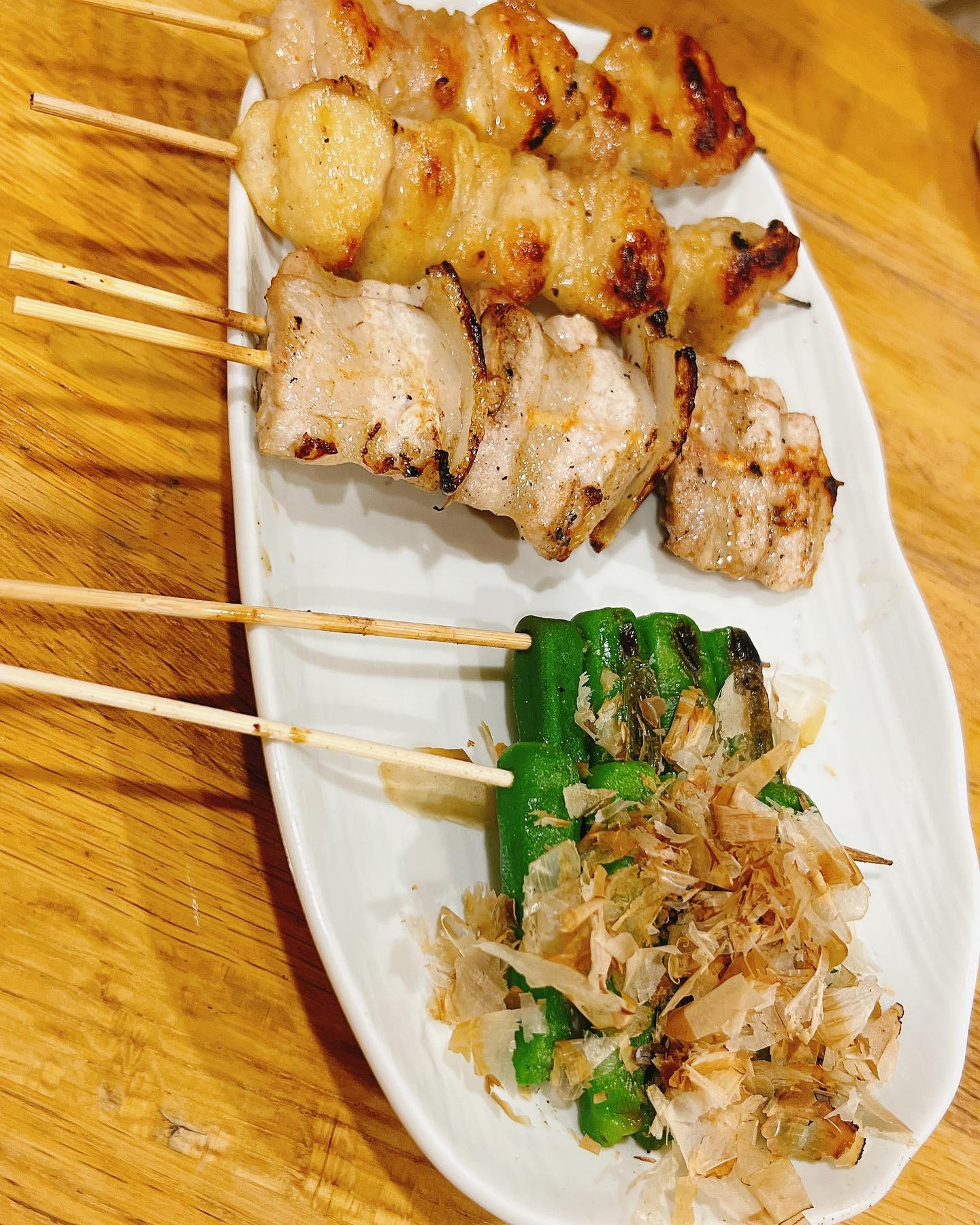 .

もえちゃんと焼き鳥🥰
@moetan_104 

.