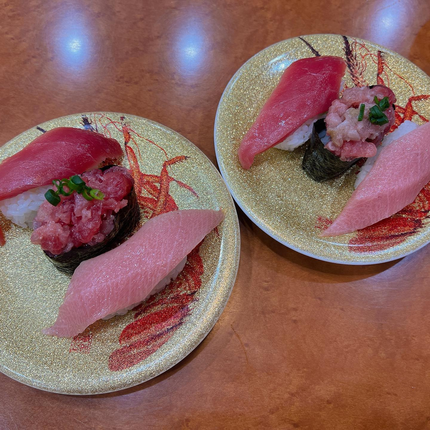 .

大好きなお寿司屋さん🍣
色んな種類が食べられるからお気に入り😍

.