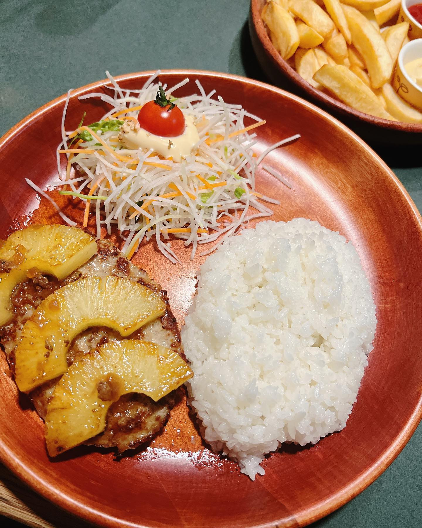 .

びっくりドンキー
パインバーグディッシュ派
何割くらいいるんだろ…？

チーズ、おろしそ、エッグは多いよね🥚

.