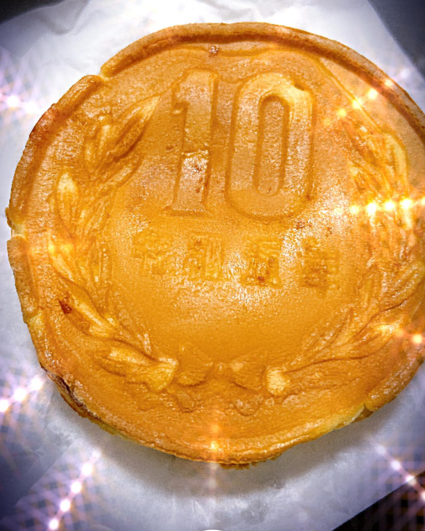 .

今流行りの10円パン🍞
平日なのもあって10分くらいで買えたよ٩(｡•ω•｡)�و
チーズ、めちゃうまだった🧡

.