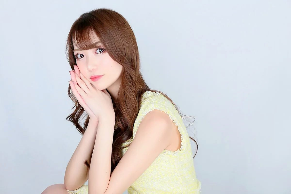 名刺にする写真前回投稿したやつと
こっちで迷ったんだけどどっちが好み？👀

本日はおやすみです✨
また明日からお待ちしてます🥂！