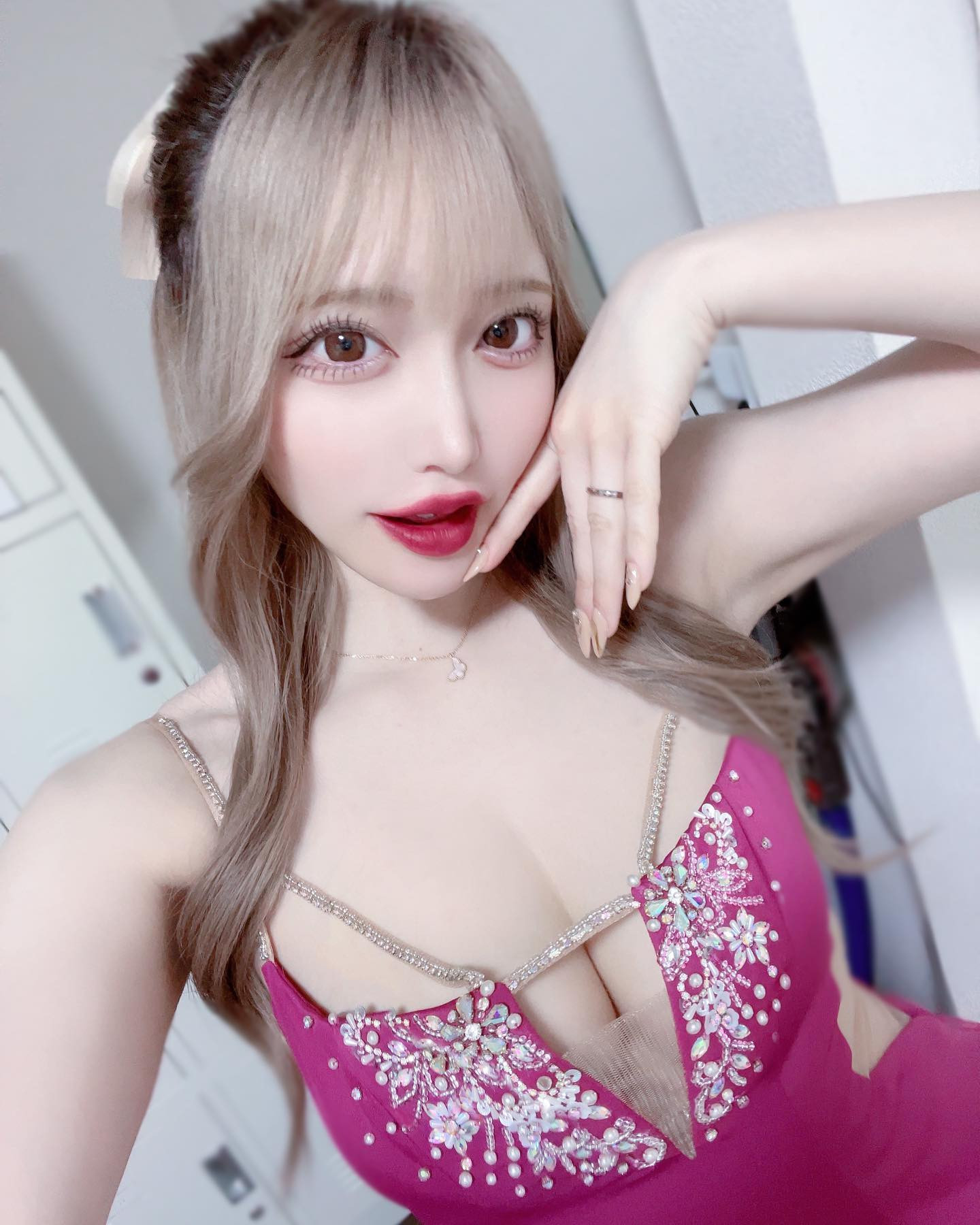 .
.
イエベ春だと思ってたらブルベ夏て言われたし

くすみカラー好きだけど
これがくすみカラーなのかは（…？）だし
ブルベ夏に合うのかも謎…

とりあえず好きな色を
身につけたらいいと思ってる✌🏻 ̖́-

飲みべ冬です✌️💙‎🤍
.
.