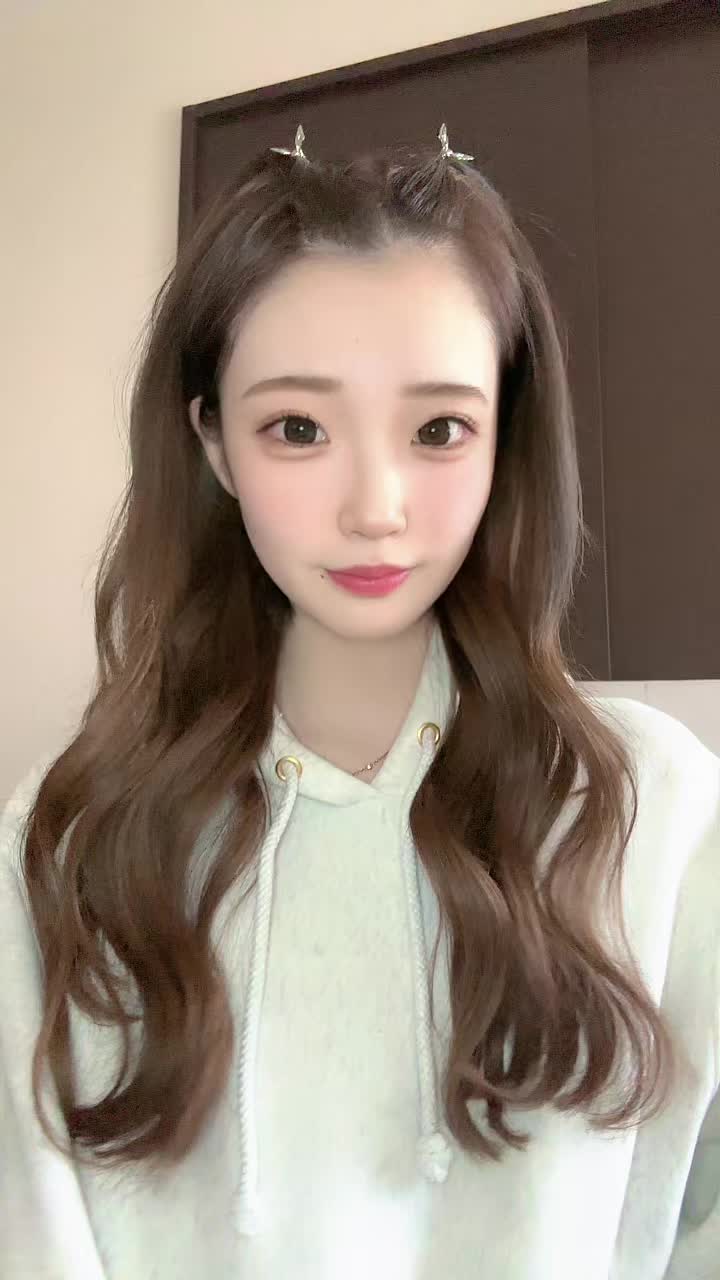 眉毛とアイラインだけ引いた😇😇