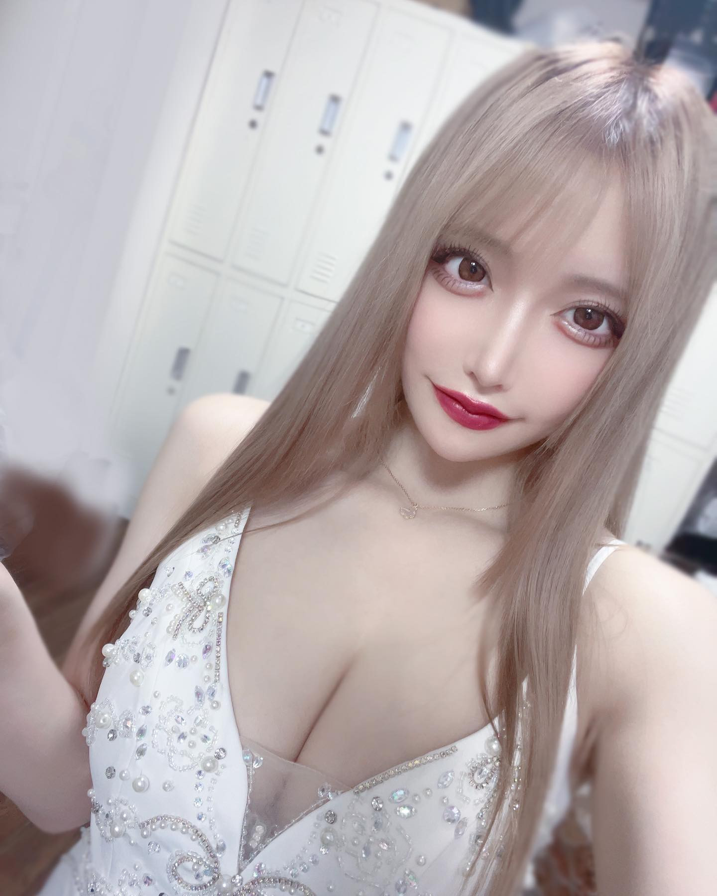 .
.
中学担任の先生へ

先生は音楽の先生でもあったので
私達に合唱コンクールや、行事の歌で

ネットで調べても出てこないようなマニアックな
難しい歌ばかり私たちに歌わせましたね。

おかげで合唱曲あるあるについて行けません。

『光の戦争』また歌いたいです。
.
.
かしこ