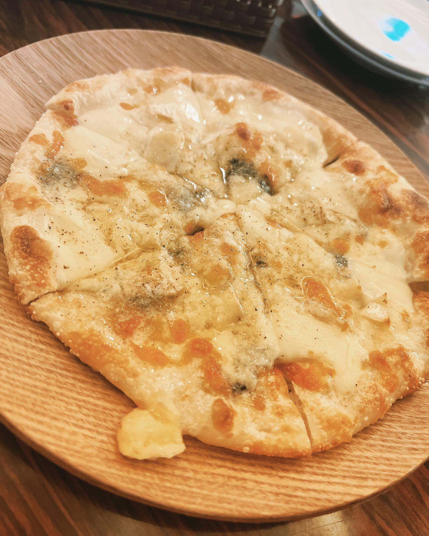 .

クアトロフロマッジ🍕
チーズ大好きだからぺろりよ🫠❣️

.