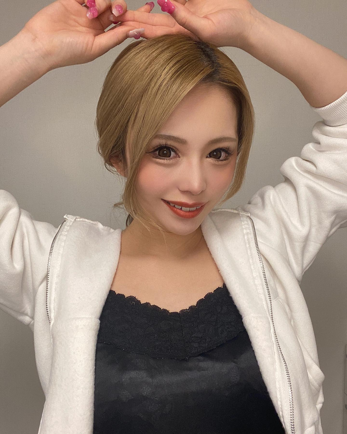 やっほー💘
身の回りのこと、やりたかったこと片付いてくると
気持ちに余裕がでてくるよね
いまそんな感じになりつつある😗
片付くの気持ちイイ〜
いつかの自分が楽しいときを迎える準備期間
余裕ベース作って始めないと、いい事おきないから🫶
.
いっぱい出勤してます連絡くだぴい💘
.
#北海道 #札幌 #すすきの #ニュークラブ #ニュークラ 
#桃瀬まりあ #クラブプレミア #キャバクラ #ホスト #東京
#六本木 #新宿 #歌舞伎町 #大阪 #北新地 #ミナミ #美尻 
#ギャル #おっぱい #シャ