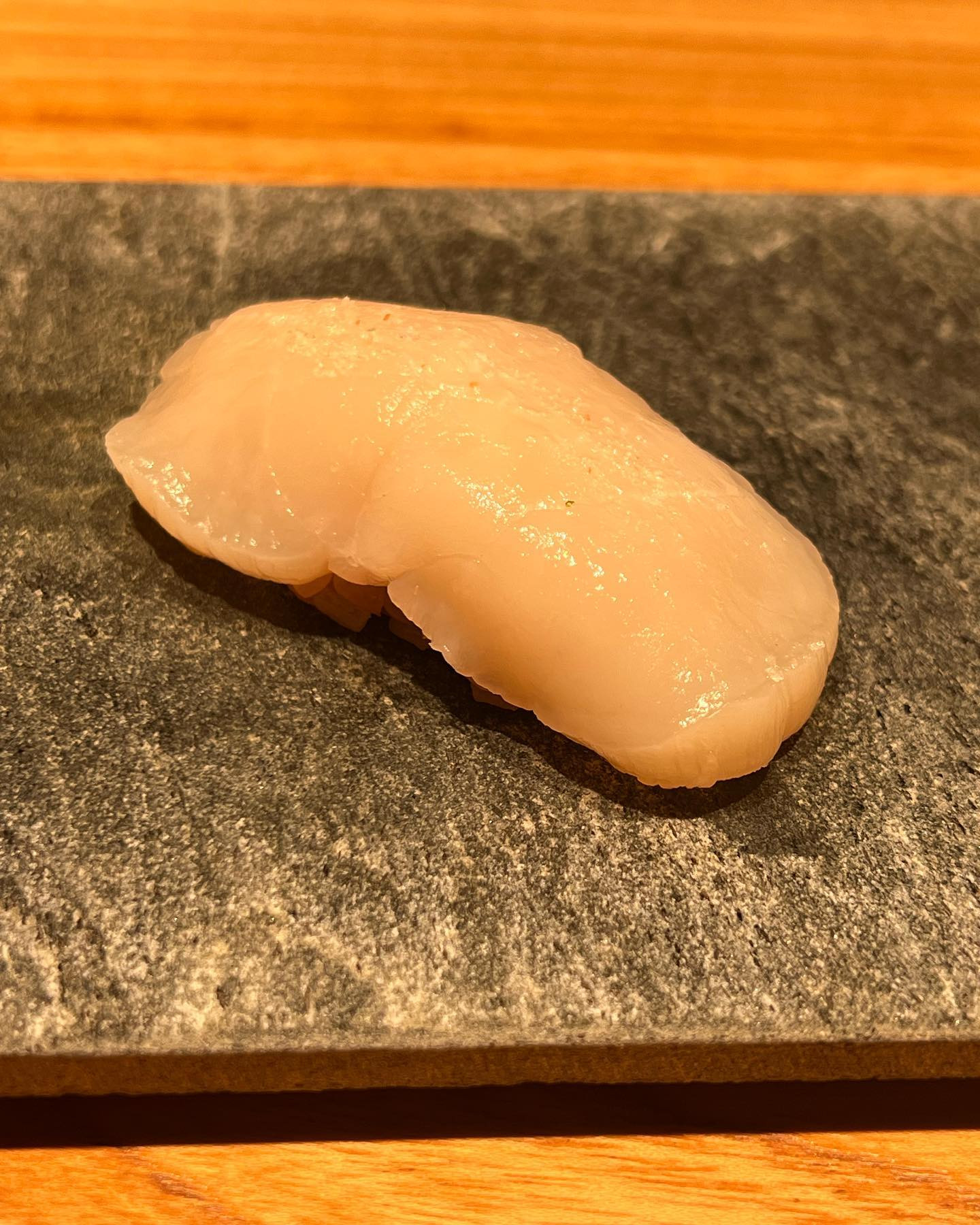 とってもおいしかった🍣
お寿司のほたてが分厚くてアンコールした💗笑
.
.
あわび肝クリームに浸かりたい。おいしすぎたからディナータイムにつぎはいきたな✌️❤️
大将臼井さんも素敵なかただった🤤
ご馳走さまでした！
.
.
.
.
.
.
.
.
.
.
