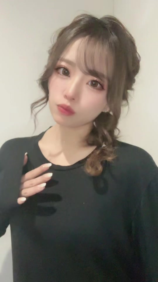 何この踊り？あってるの？疲れちゃう #道産コウ #北海道のコウちゃん #鈴鐘 #ベルベ #bellve #Nプレイスビル #Nプレイスビル7F #キャバクラ #ニュークラブ #ニュークラ #ナイツ #ナイツネットで検索 #ホステス #キャバ嬢 #すすきの #北海道 #札幌 #歌舞伎町 #六月木 #銀座 #北新地 #可愛い #ミニドレス #キャバ嬢ドレス #ビジョビ