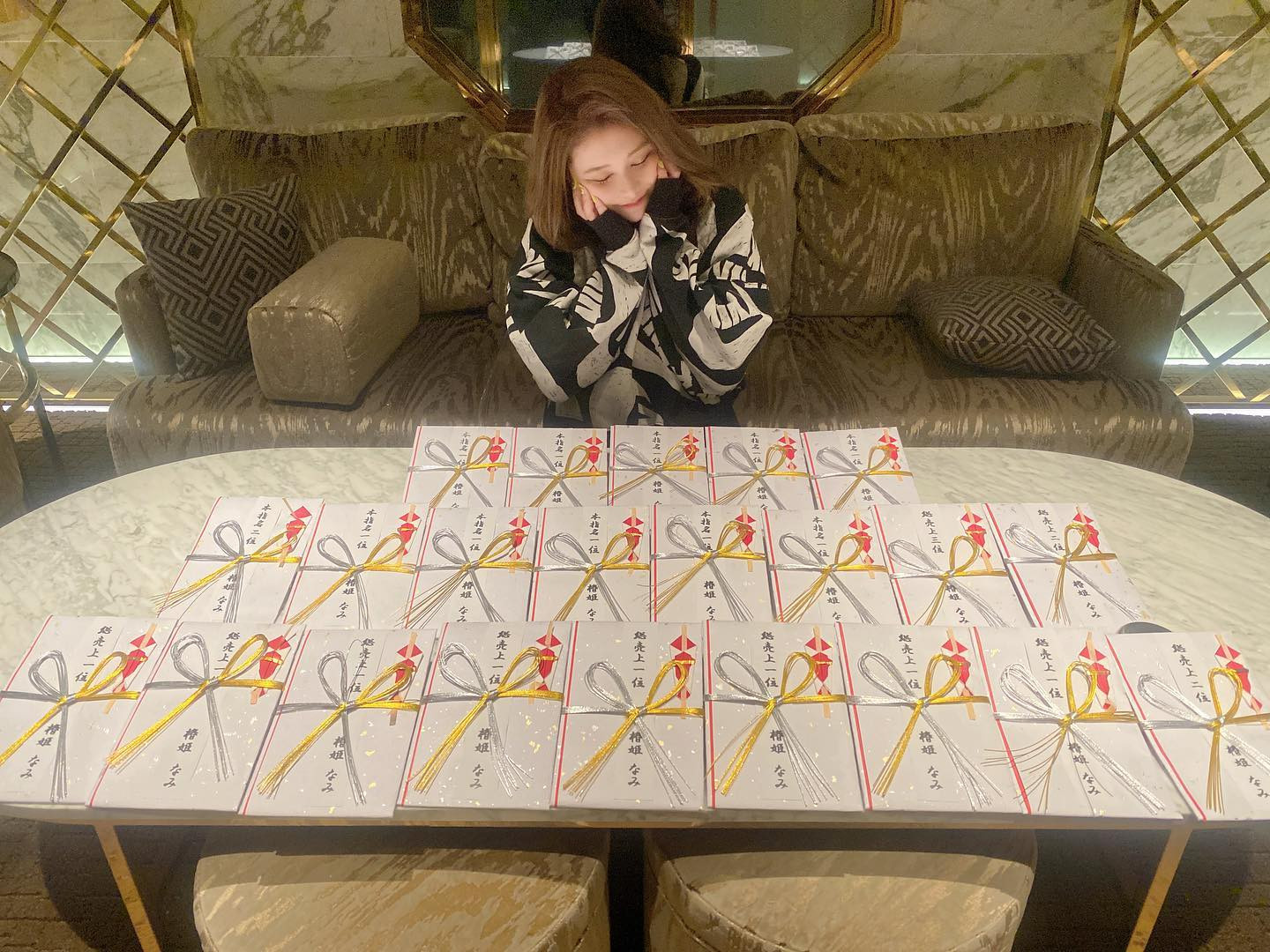 今更ですが、去年1年分の賞金こないだやっと並べて写真撮った🤣
今年もすでにもう沢山の方にお世話になっておりますがここからもよろしくお願いします🙇‍♀️

#シャチスタ #すすきの #赤門倶楽部 #椿姫なみ #ナイトワーク #高収入 #体験入店 #ニュークラ #ニュークラブ #キャバ #キャバ嬢 #六本木 #歌舞伎町 #北新地 #錦 #国分町 #中洲