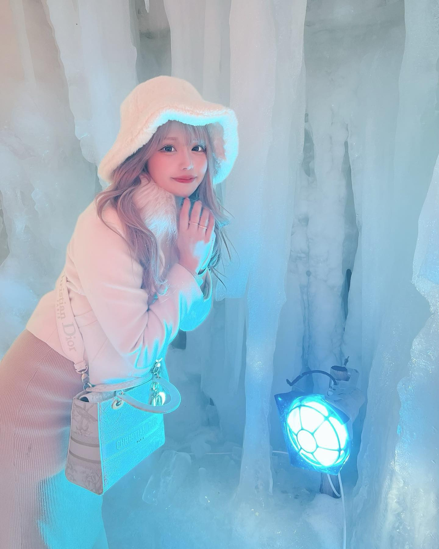 めちゃ高い厚底ヒール履いていったら
しらないおじちゃんに『その靴はダメだろー⁉️』
って言われてめちゃわらった😂
ちなみに全然転んでない( ⁎ᵕᴗᵕ⁎ )❤︎

#すすきの #すすきのグルメ #ニュークラブ #ニュークラ #キャバ嬢 #ホステス #札幌 #歌舞伎町 #ポケパラ #ナイツ #ギャル #かわいい #あざとい系女子 #札幌#観光 #シティーグループ #すすきのキャバ嬢 #プレミア#クラブプレミア#followme#instagood #instalike #premier #一ノ瀬愛梨 #ぷにぷ