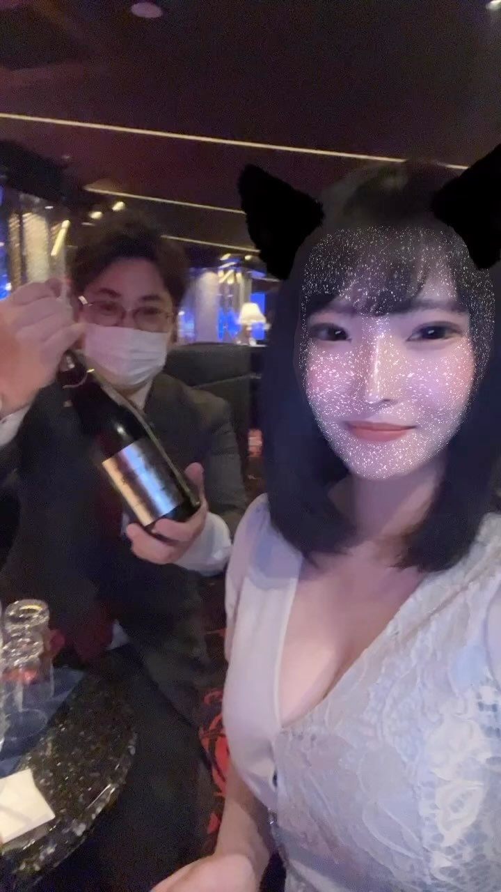 インスタからご連絡くださったお客様〜〜！、
大好きで、私の方が「一緒に飲む酒が美味い！」ってずっと言ってました🫶🏻🫶🏻

南4条西3丁目第一Gビル3F 
Club MOULIN ROUGE-ムーラン・ルージュ-

☁️星乃　そら☁️

#ムーランルージュ #響グループ #星乃そら#札幌 #すすきの #北海道 #ニュークラブ #ニュークラ嬢 #すすきのニュークラ #ラウンジ #ラウンジ嬢 #キャバクラ #キャバ嬢 #ホステス #夜職 #ナイトワーク#ポケパラ#インスタ指名#求人#お酒好きな人と繋がりたい#き