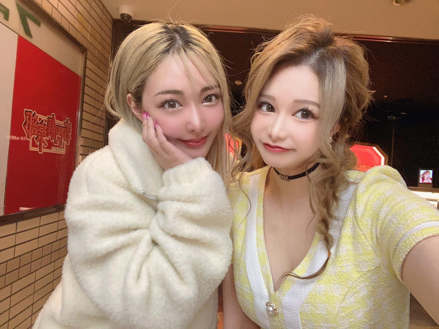 ともさんと📸💕

#すすきの #シャチグループ #シャチスタ #赤門倶楽部 #椿姫なみ #キャバ嬢 #キャバクラ #すすきのキャバクラ #歌舞伎町 #六本木 #銀座 #中洲 #北新地 #水商売 #バイト募集中 #求人 #アルバイト #高収入 #夜職 #キャスト募集 #体入 #採用 #女子大生 #経営者 #ベンチャー企業 #ガールズバー #ポケパラ #美容 #オシャレ #可愛い女の子