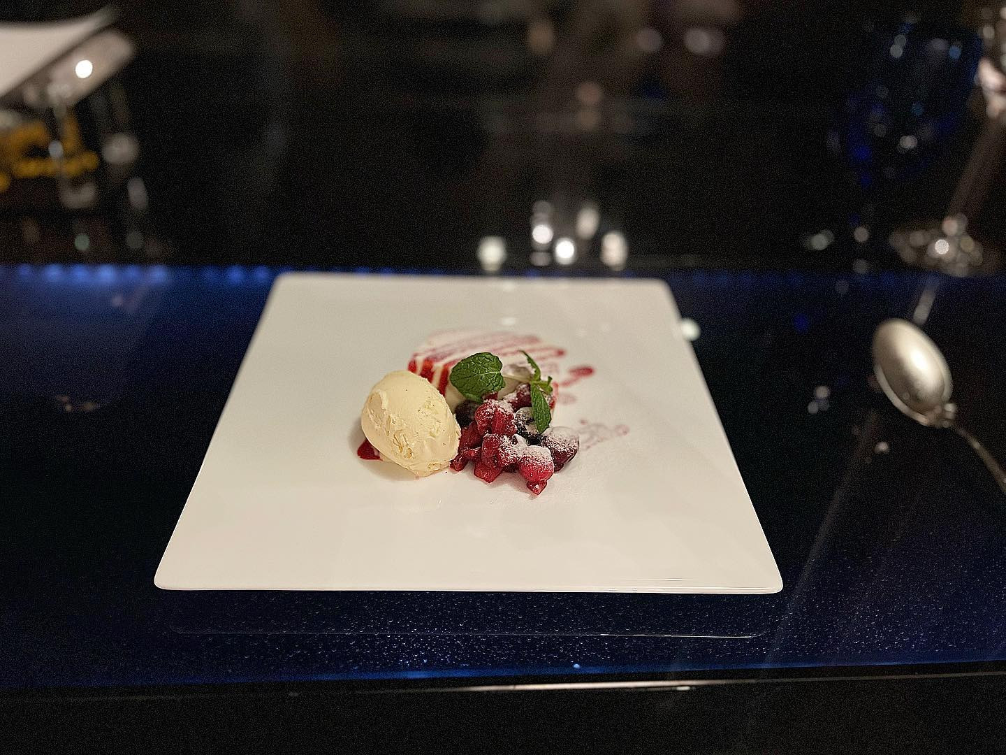 フレンチ爆速で食べる女
.
.
.
.
.
.
#フレンチ 
#フランス料理 
#箱根 
#箱根グルメ