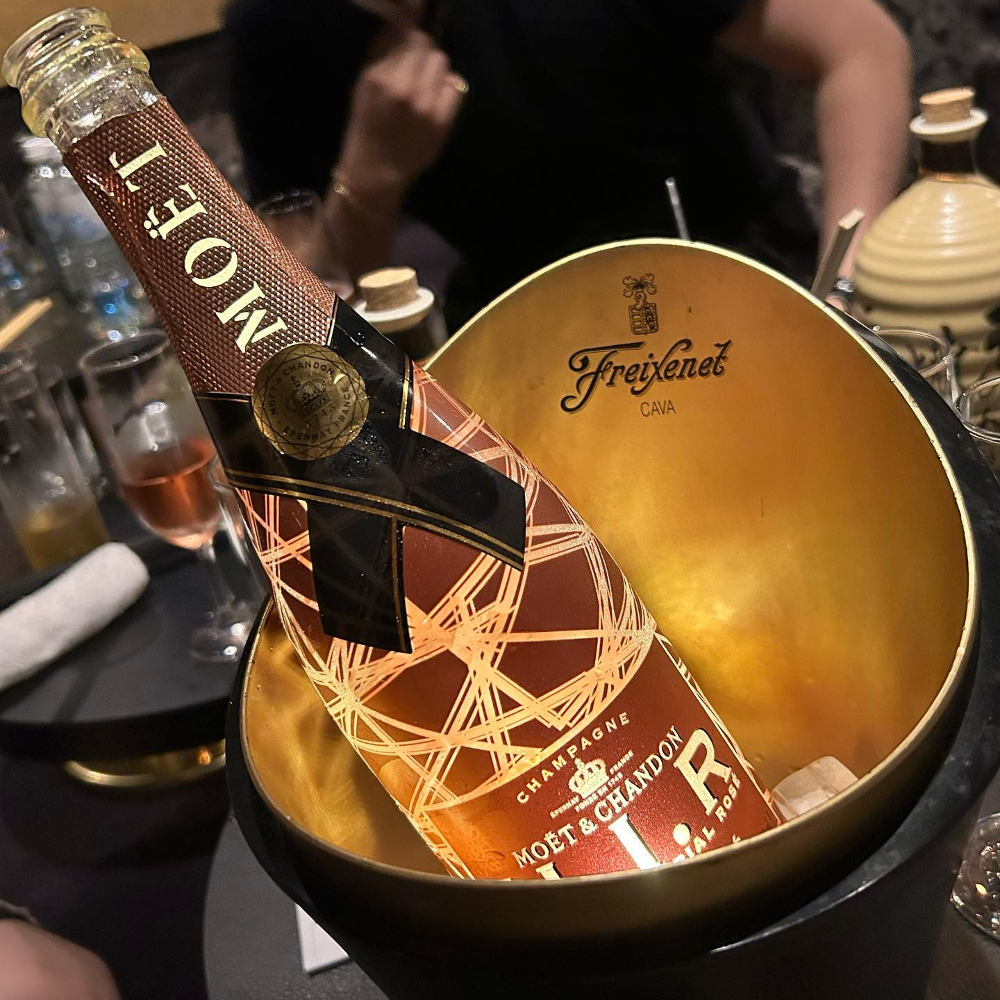 今週もたくさん飲ませていただきました！
ありがとうございます🥰
来週は火、水、金、土出勤です🤍🤍
.
.
#志木 #志木駅 #キャバクラ #キャバ #夜職 #夜職の人と繋がりたい #