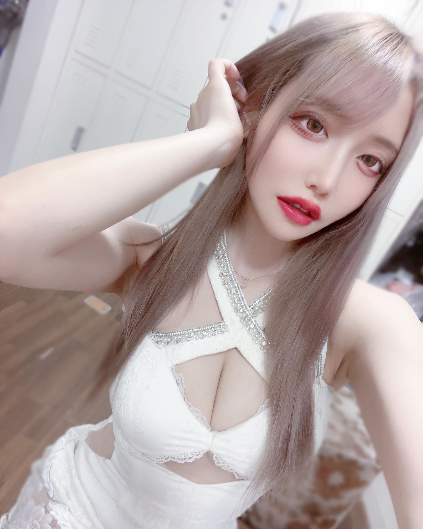 .
.
異世界キャバ嬢：殆ど死んでいる
.
.