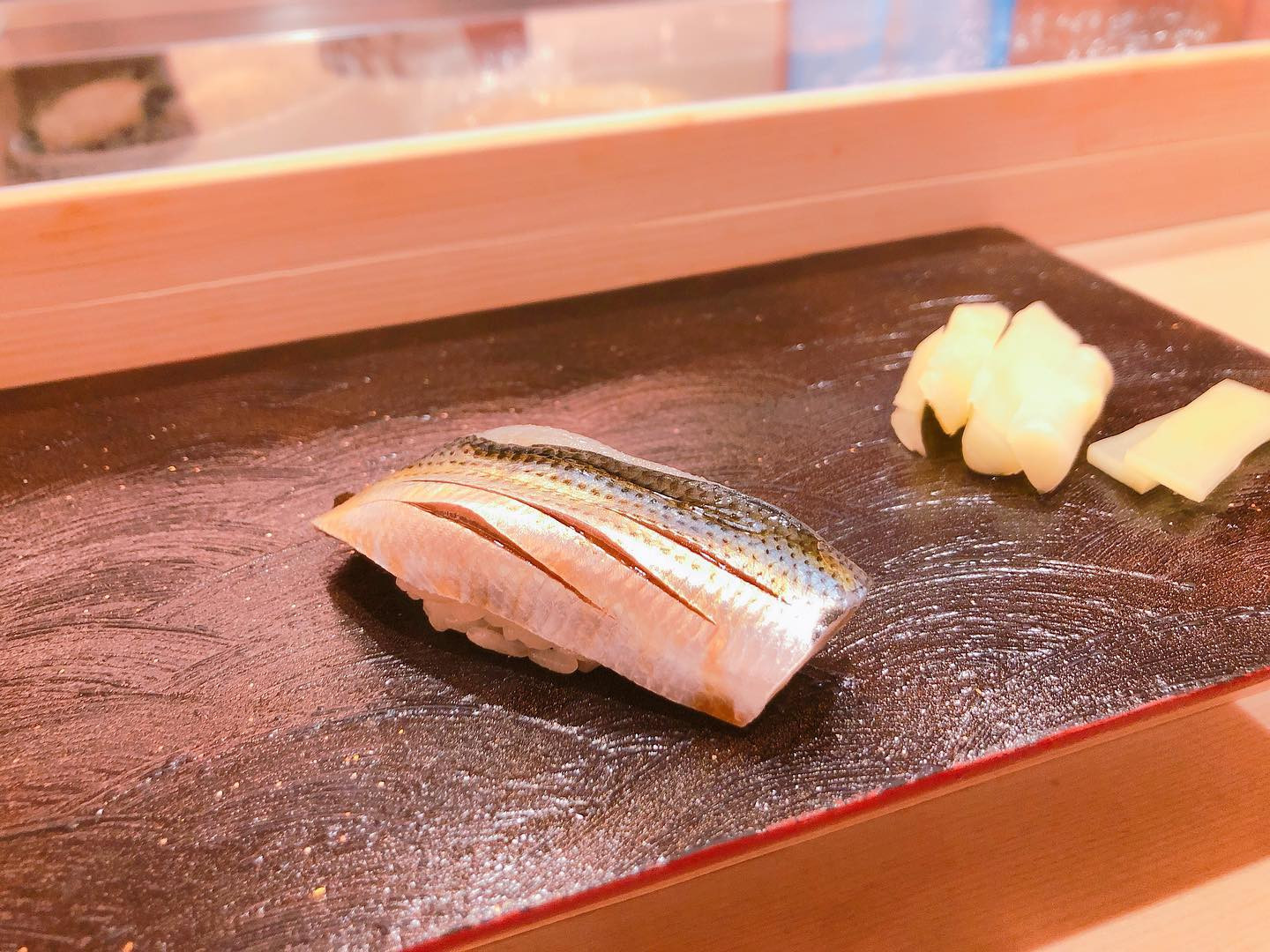 .

昔から光り物が好き🍣

.