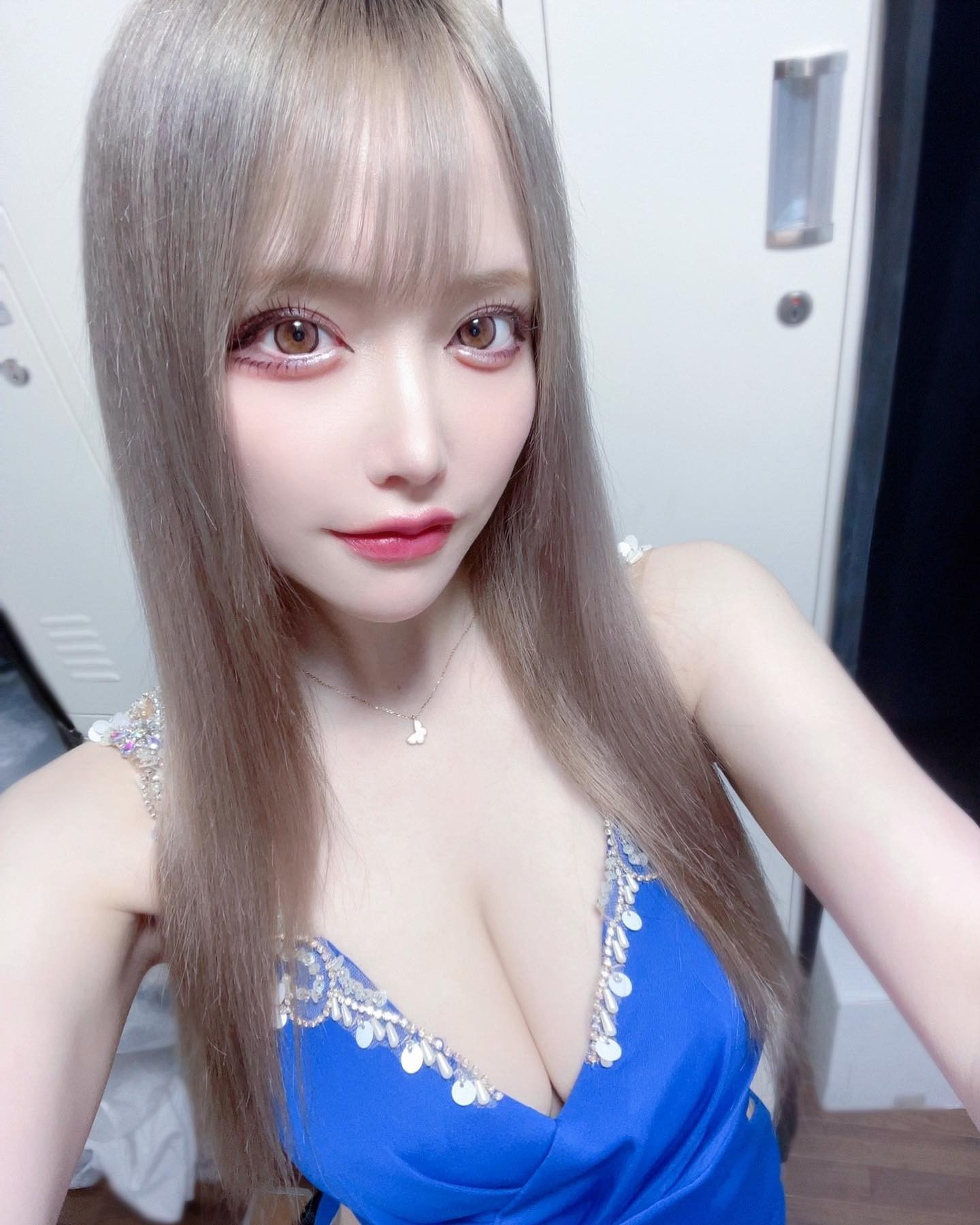 .
.
地球に端っこなんて無いから

胸を張って真ん中歩け
.
.