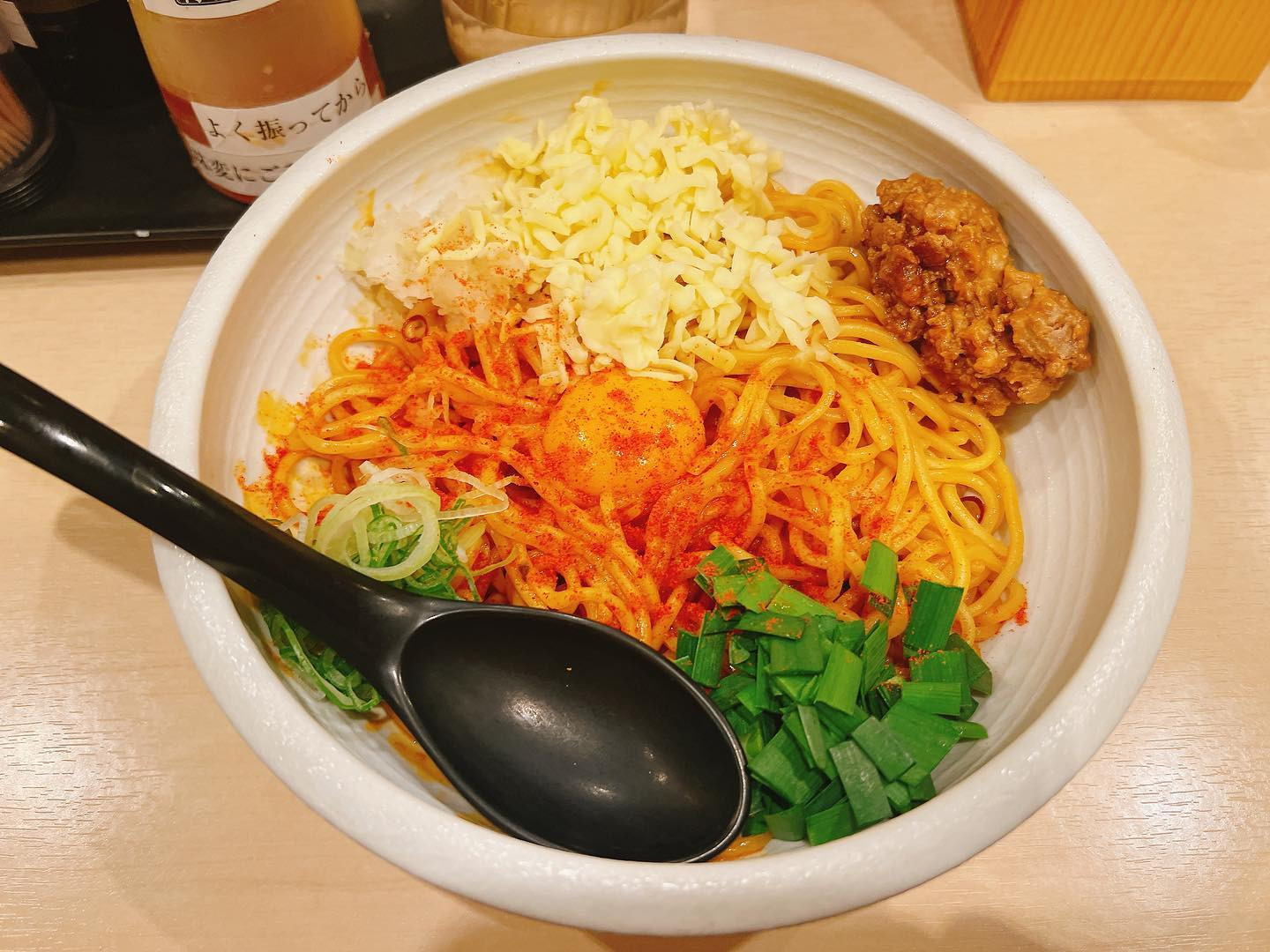 .

起きてから蒸しパンしか食べてなくてお腹すいたから
いつもの辛いち
まぜそば大辛🥰

.