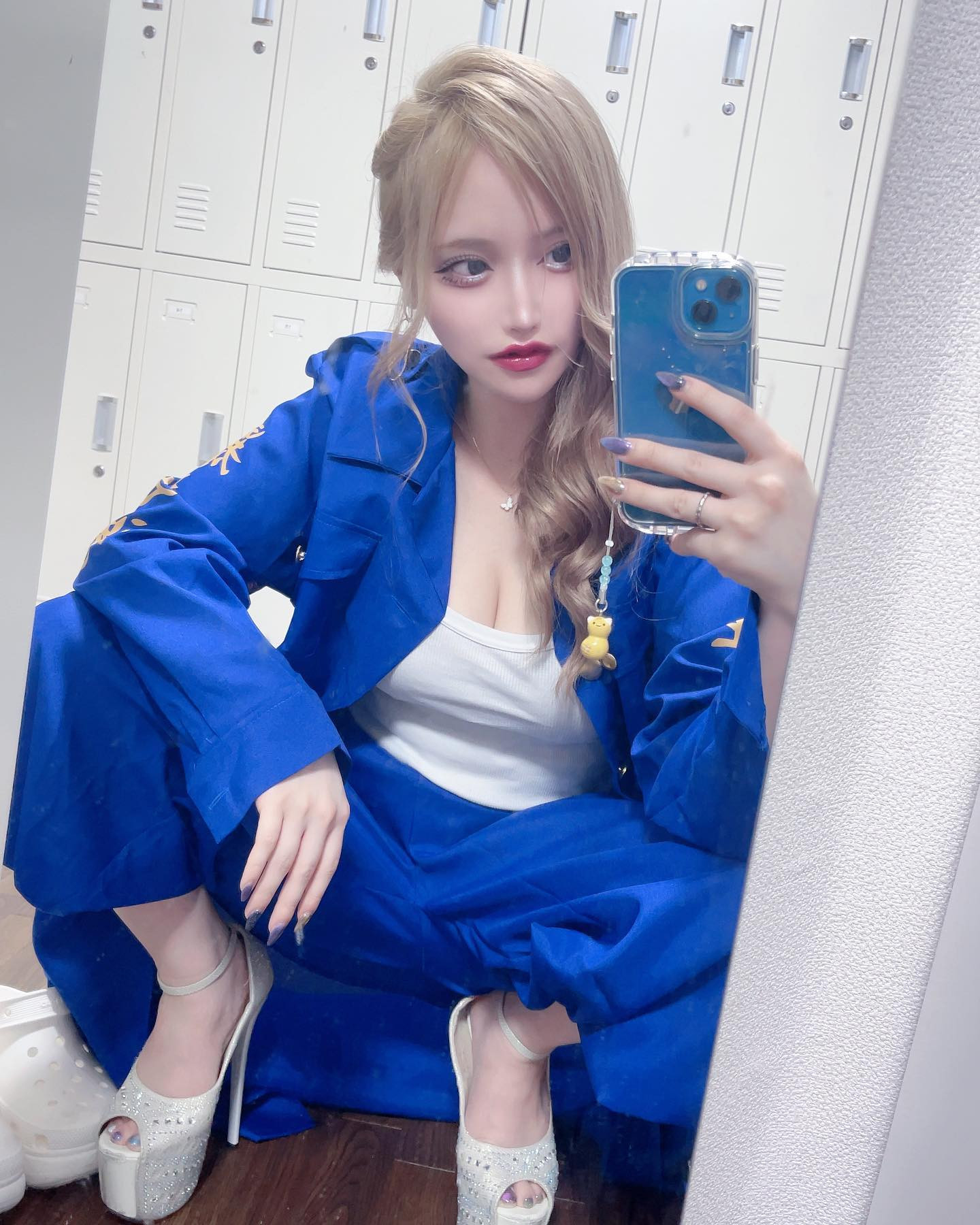 .
.

みんなほんたうの幸福を求めてなら

私たちはこのままこのまっくらな海に
封ぜられても悔いてはいけない

永久におまへたちは地を這ふがいい 

さあ海と陰湿の夜のそらとの鬼神たち 
私は試みを受けよう
.
.