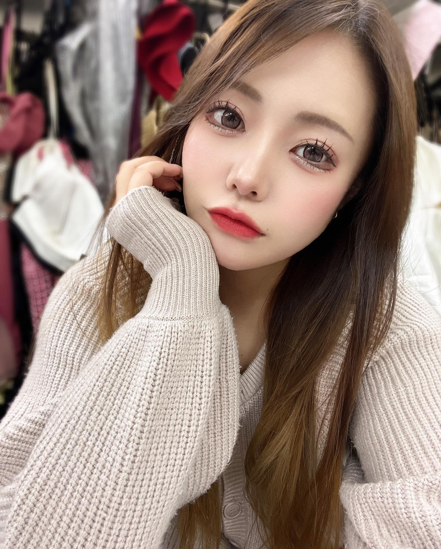 やっぱり前髪なくしたかったけど
おでこぺったんこなの嫌だったので
品川のプルージュ美容クリニック
岡本先生にぷるぷる注射してもらいました☺️✨

私の場合はほぼDTなかったので
ノンストレスでおでこ丸くなって幸せ✌️

しかも自分の血液を使った施術なので
長めの3-4年持つらしい最高🌸

.
.
.

#プルージュ美容クリニック #ぷるぷる注射 #品川 #整形 #おでこ #額 
#新宿 #歌舞伎町 #キャバ嬢 #キャバクラ #撮影 #キャバドレス #リュアーグ #指名 #名古屋 #北新地 #すすきの #i