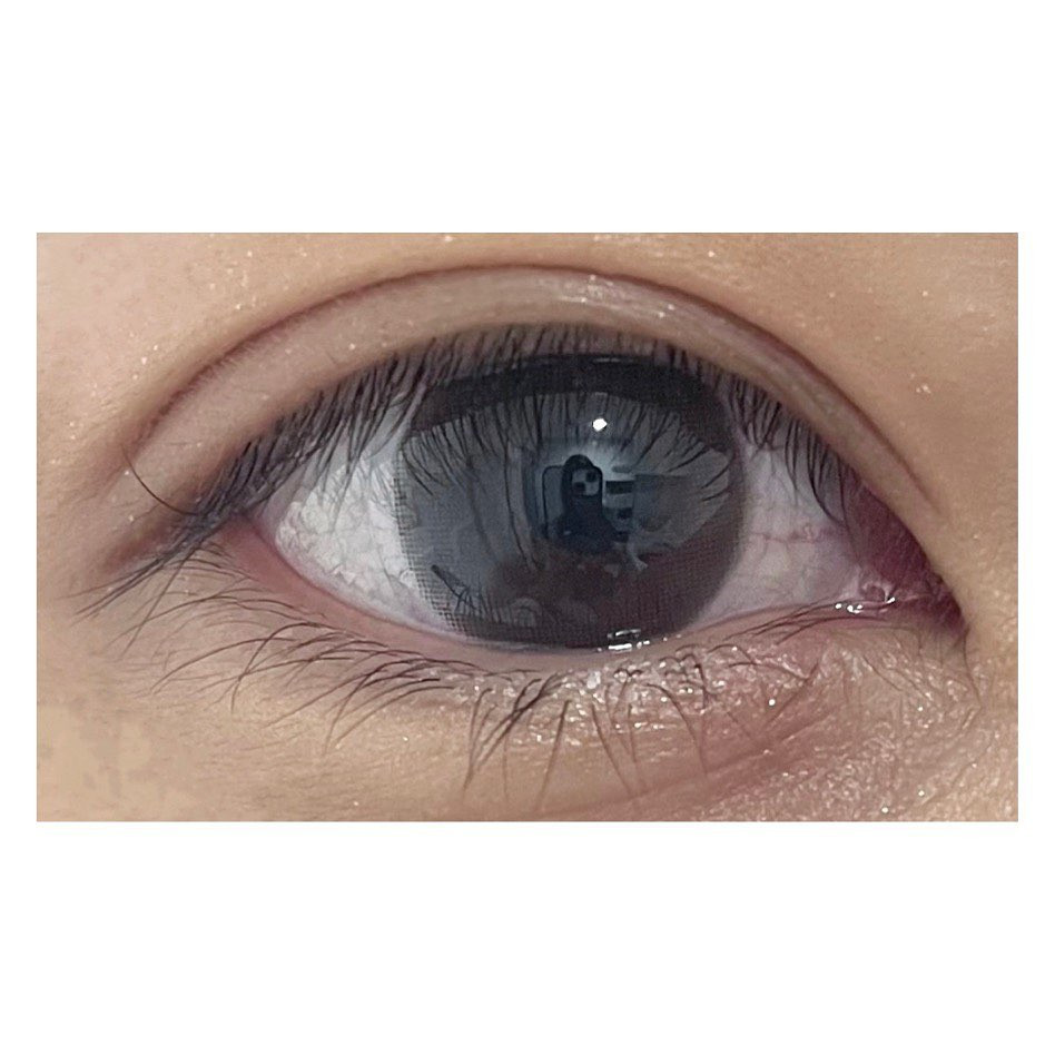 昔は15.8mmとか付けてたけど
もう最近は裸眼系じゃないと無理すぎて
クレシェかチューズミーを使ってるんだけど
チューズミーはワンデーで
見えないからとりあえず付けるけど予定さえ終わればいつ外してもいい時用にしてて
クレシェは2weekだから
普段ナチュラルに近くコンタクトを付けてオシャレしたいって時に付けてる👀
色的にもほぼ裸眼！
3枚目(裸眼)と4枚目(着用)見比べても
黒目が少しだけ大きくなったかな？
ってくらいだからこういうのを探してた🥹🩷

#サークルレンズ 
#クレシェ 
#シリコーンハイド