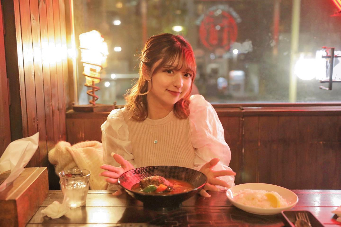 スープカレーを食べるあみる🍛

 #リーマンズバー #すすきの #すすきのニュークラ  #ニュークラ嬢  #キャバクラ嬢 #キャバ嬢 #北海道 #札幌