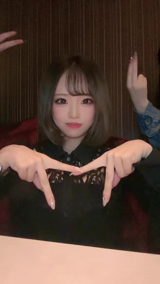 けいもも後ろで邪魔してくる。 試合決定だな。 . . #ベルメイク #ベルベ #シティグループ #札幌 #すすきの #ススキノ #キャバクラ #キャバ嬢 #キャバクラ嬢 #ニュークラブ #ニュークラ #ニュークラ嬢 #キャバ #ラウンジ #ラウンジが嬢 #ガールズバー #ホステス #すすきののキャとバクラ #すすきのキャバ嬢 #すすきのグルメ #札幌旅行 #美人 #美女 #可愛い #可愛い女の子 #銀座 #六本木 #北新地 #錦 #中州 #いいね返し