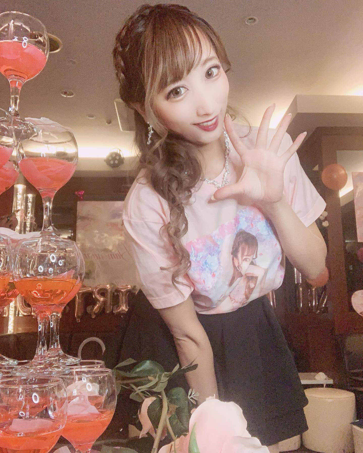 はもＴ🎀💝
限定バースデーTシャツ💓
みんなピンクにそろえたかったのに
一人一人のデザインにこだわりすぎて
時間がかかって
納期勘違いしてたせいでギリギリ
間に合わなくてショックすぎて‏‫߹𖥦߹‬

余韻に浸りながらも準備してた
リアバの次の日のお昼に
号泣した想い出ww

ほんとこだわりも強すぎて

Tシャツピンク間に合わなあぁあぁあぃ
ピンクが良かったあぁあぁ
(՞⸝⸝o̴̶̷̮̬᷉ࡇ̠̏o̴̶̷̬᷉⸝⸝՞)
うわぁぁぁぁあってなってる時に
こはるんからイベント準備の連絡が
ちょうど来て、
みんなピン