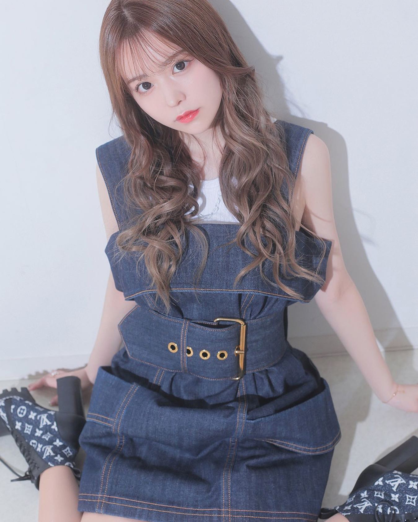 .
.
優しいという字は
「人を百回愛する」
と読めるらしいです、素敵だね

私は、優しさとは
想像力なんじゃないかなあと思う
 
優しい人でありたいな🫧
.
.
#デニムコーデ #デニムワンピース 
#キャバ嬢 #同伴コーデ #すすきの
#夏コーデ #louisvuitton #23ss