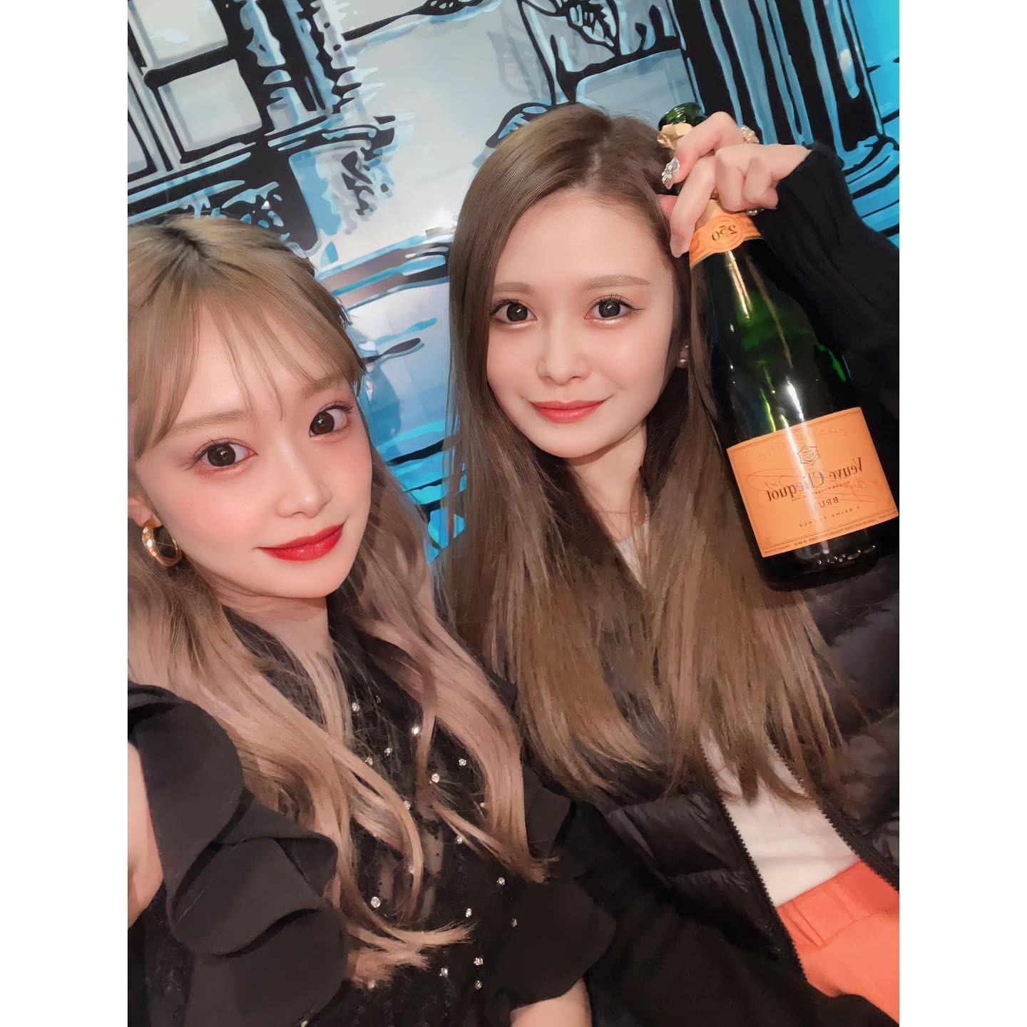 .
.
最近仲良くさせてもらってる
ノーブルさらちゃん🩵
まさか来てくれると思わなくてびっくり❕
とにかく可愛い。いい人。大好き。笑
.
お互いシラフだったのが初めてで
コミュ障発揮してごめんね。笑
ほんとにどうもありがとう🥺💓
.
またすぐ会いたいっ🥰🥰
.